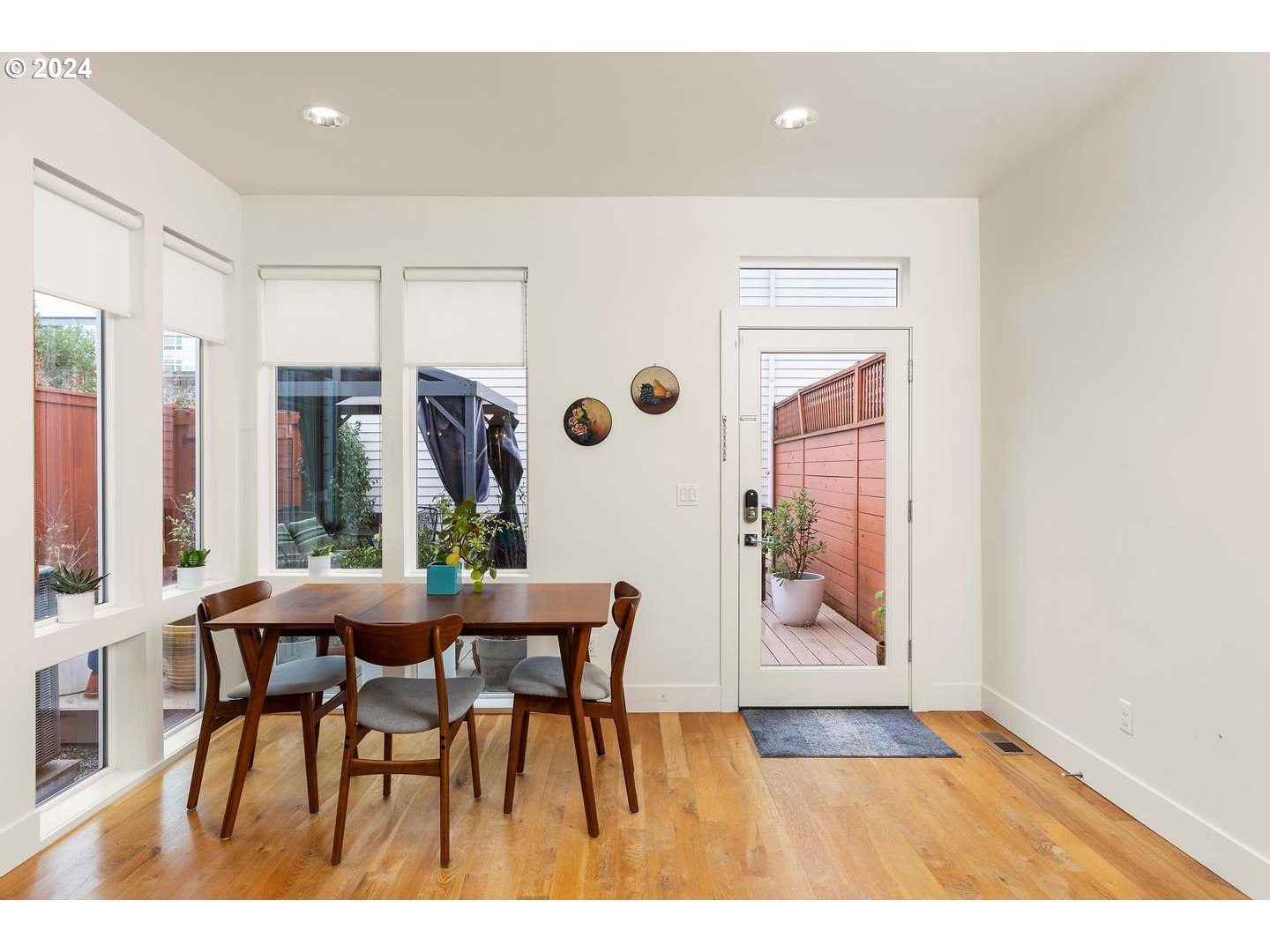 3916 N GANTENBEIN AVE