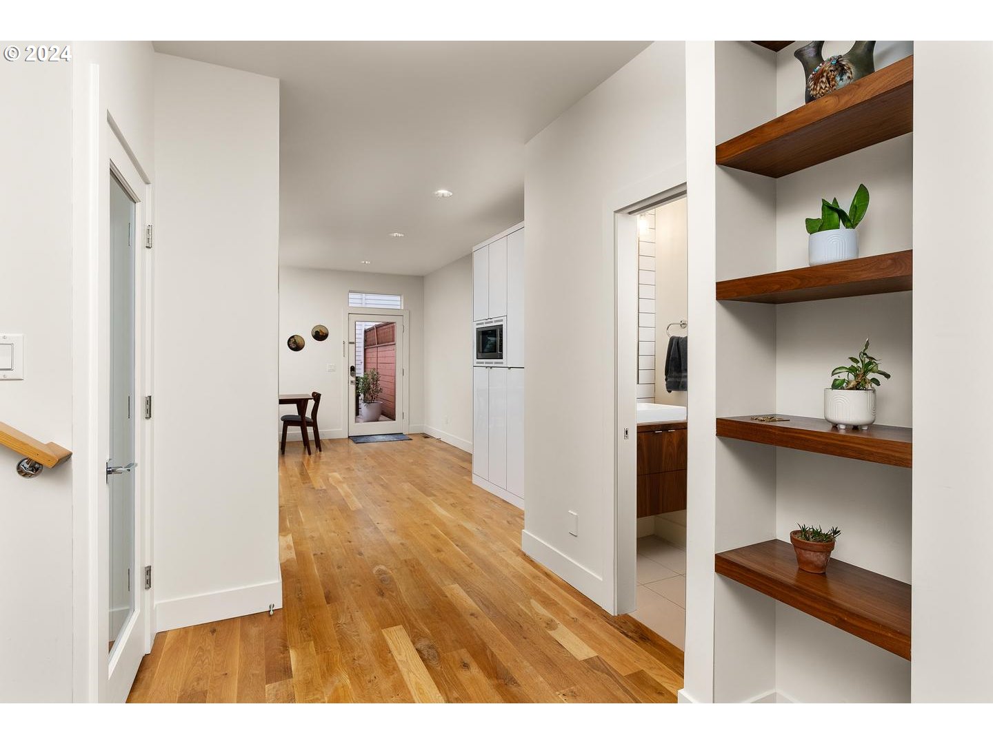 3916 N GANTENBEIN AVE