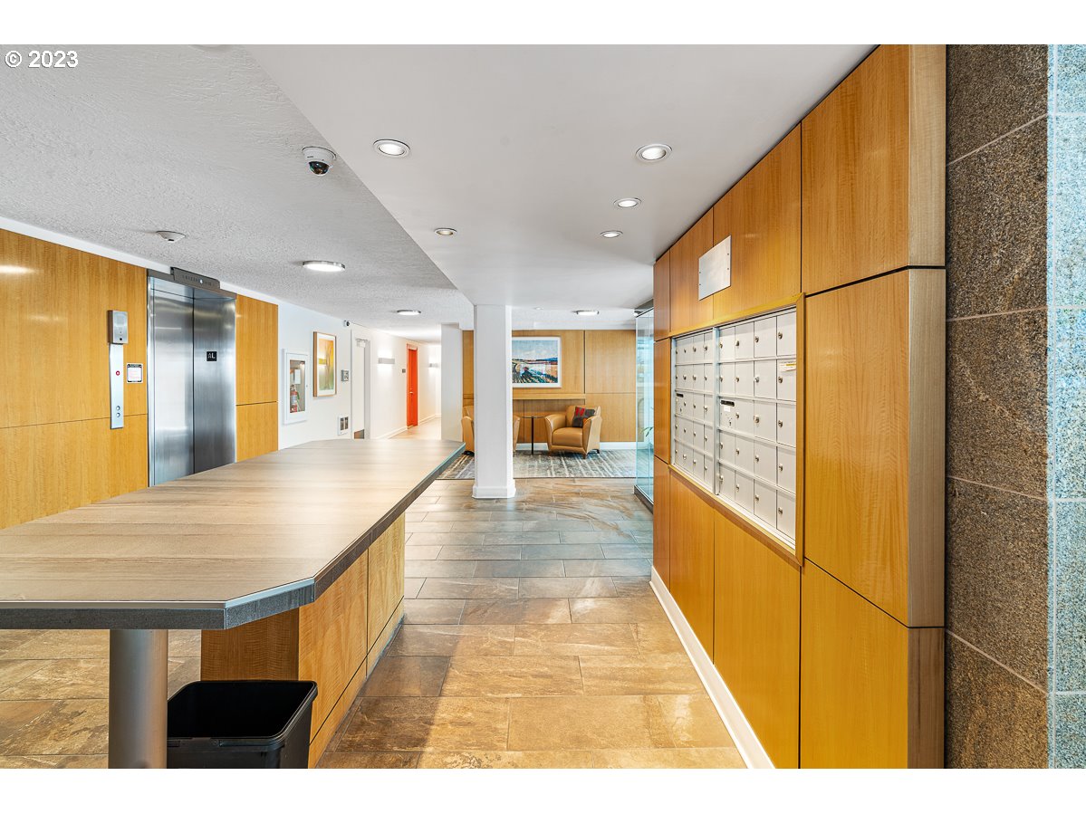 2211 SW PARK PL Unit: 1003