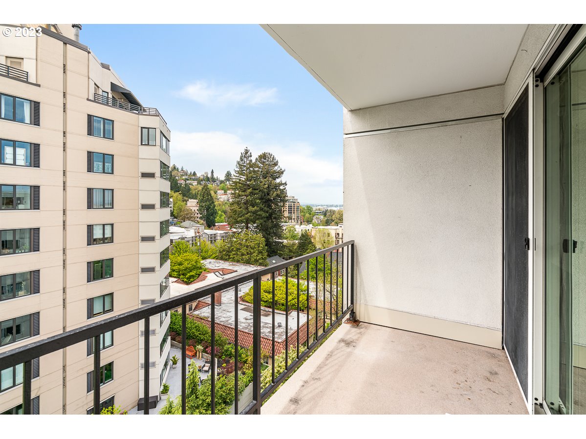 2211 SW PARK PL Unit: 1003