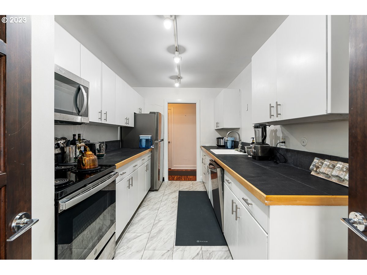 2211 SW PARK PL Unit: 1003