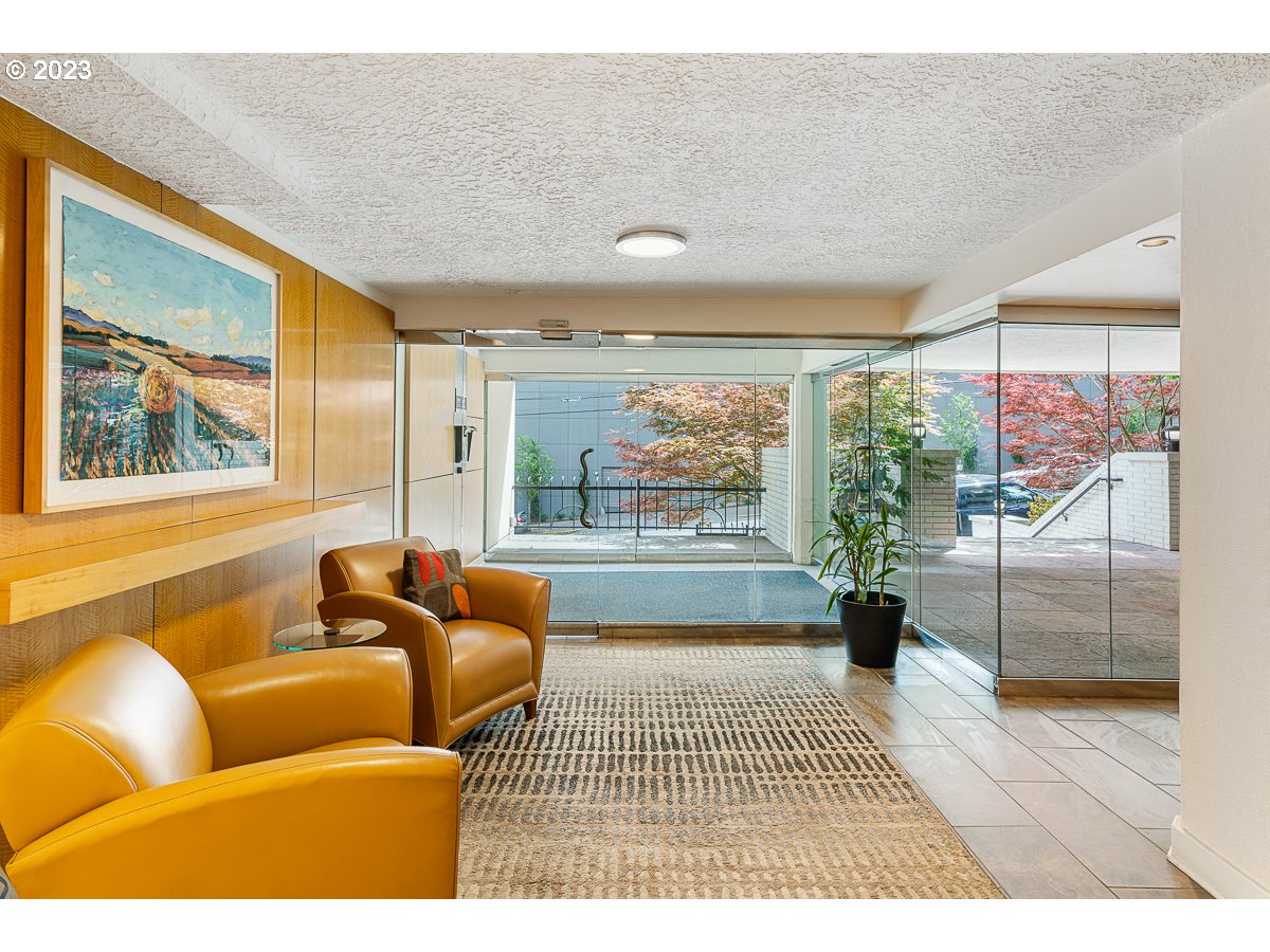 2211 SW PARK PL Unit: 1003