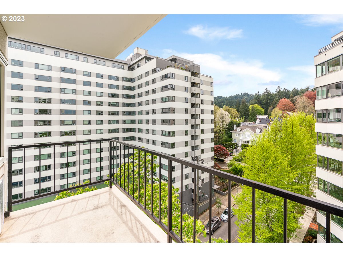 2211 SW PARK PL Unit: 1003
