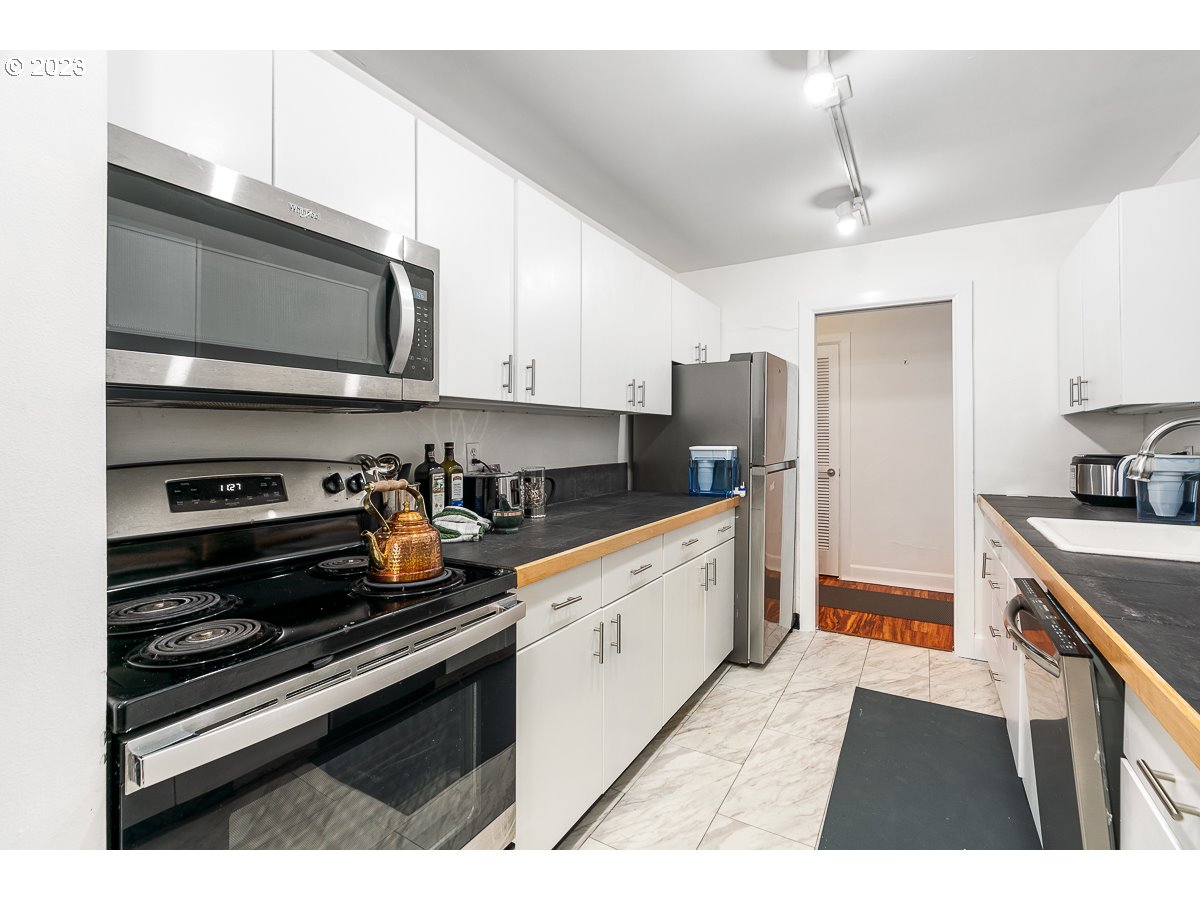 2211 SW PARK PL Unit: 1003