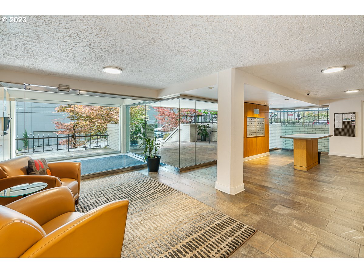 2211 SW PARK PL Unit: 1003