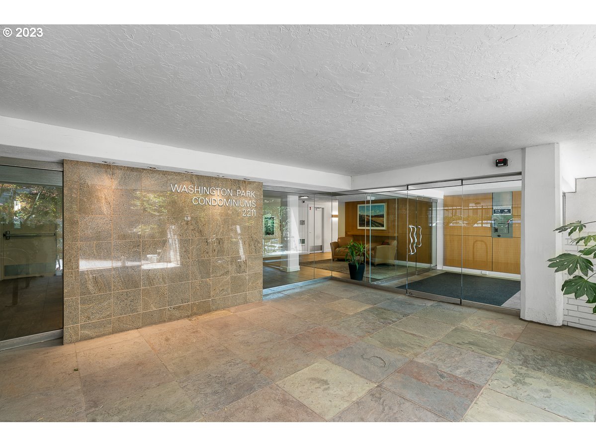 2211 SW PARK PL Unit: 1003