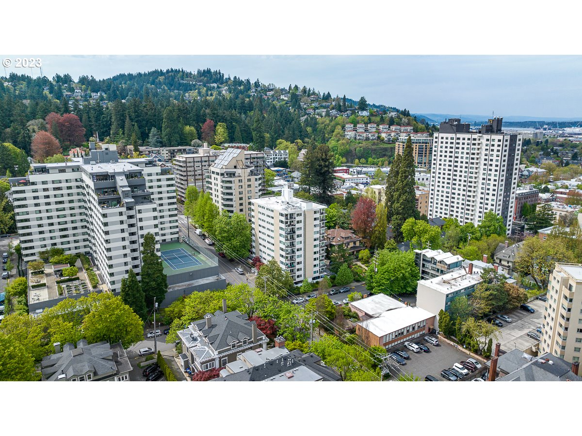 2211 SW PARK PL Unit: 1003