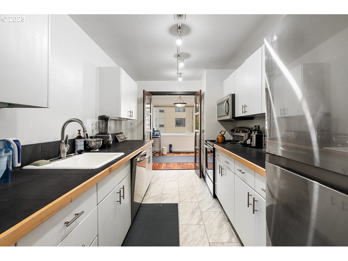 2211 SW PARK PL Unit: 1003