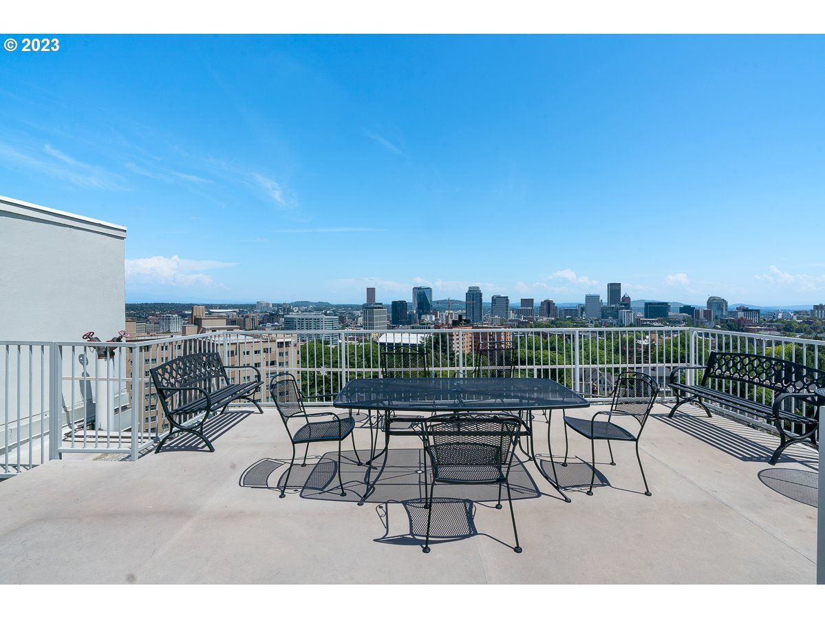 2211 SW PARK PL Unit: 1003