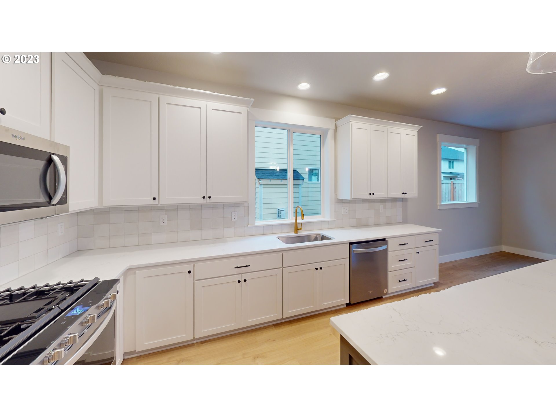 1013 NE 17TH AVE L 12