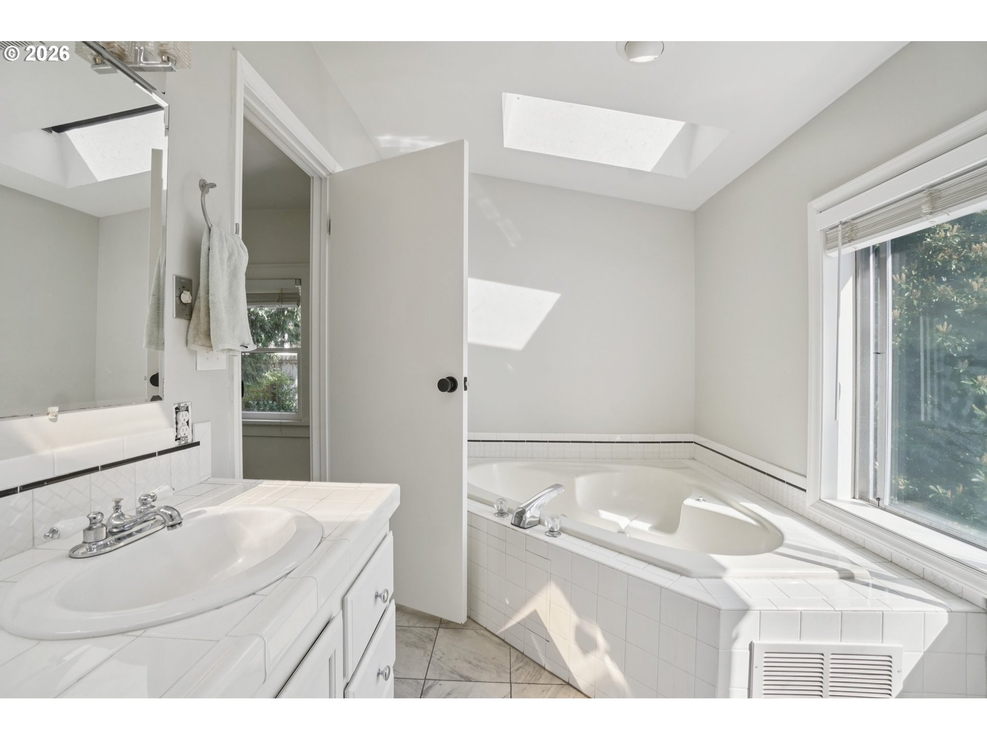 3220 NE 33RD AVE