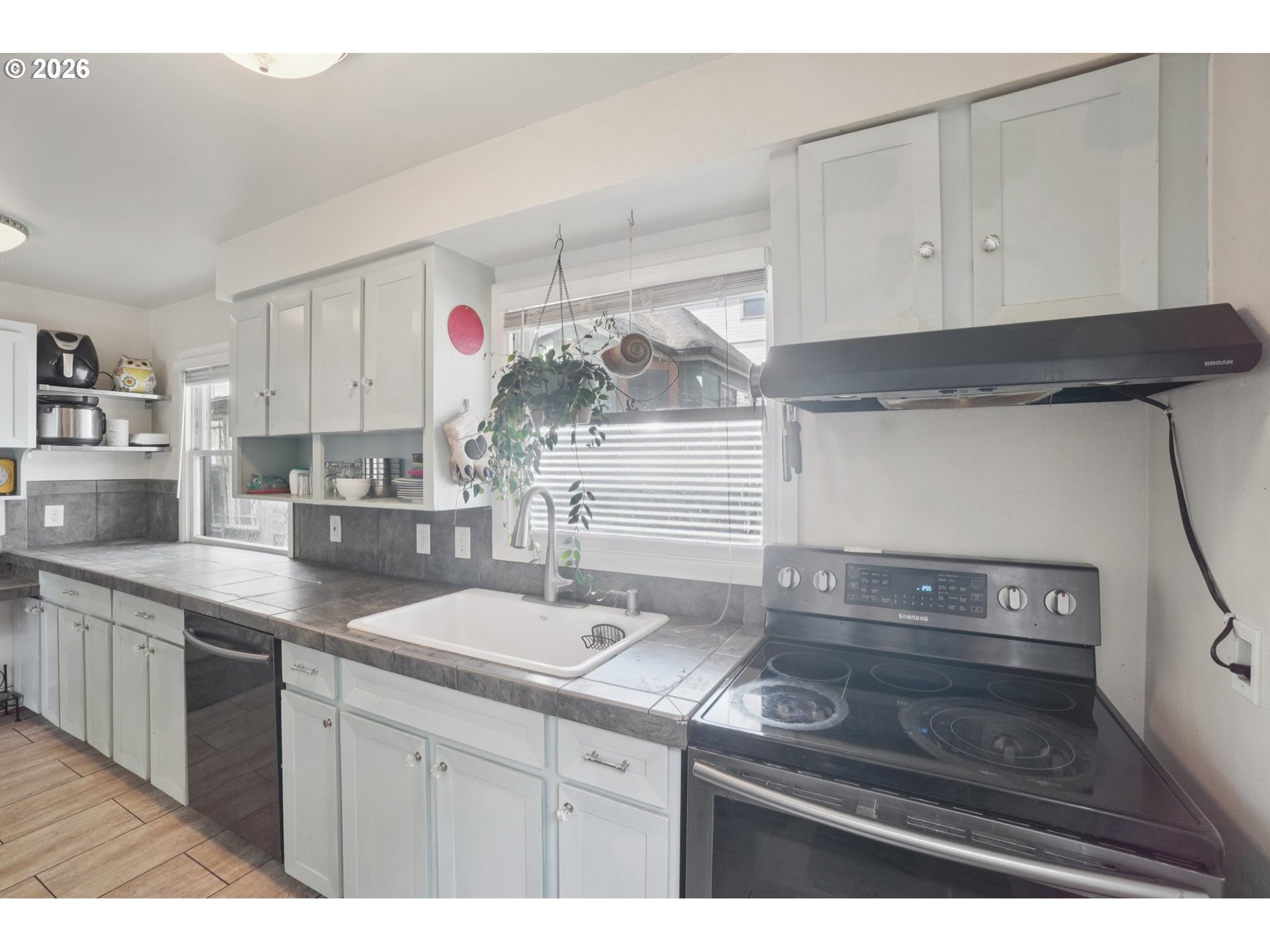 3220 NE 33RD AVE