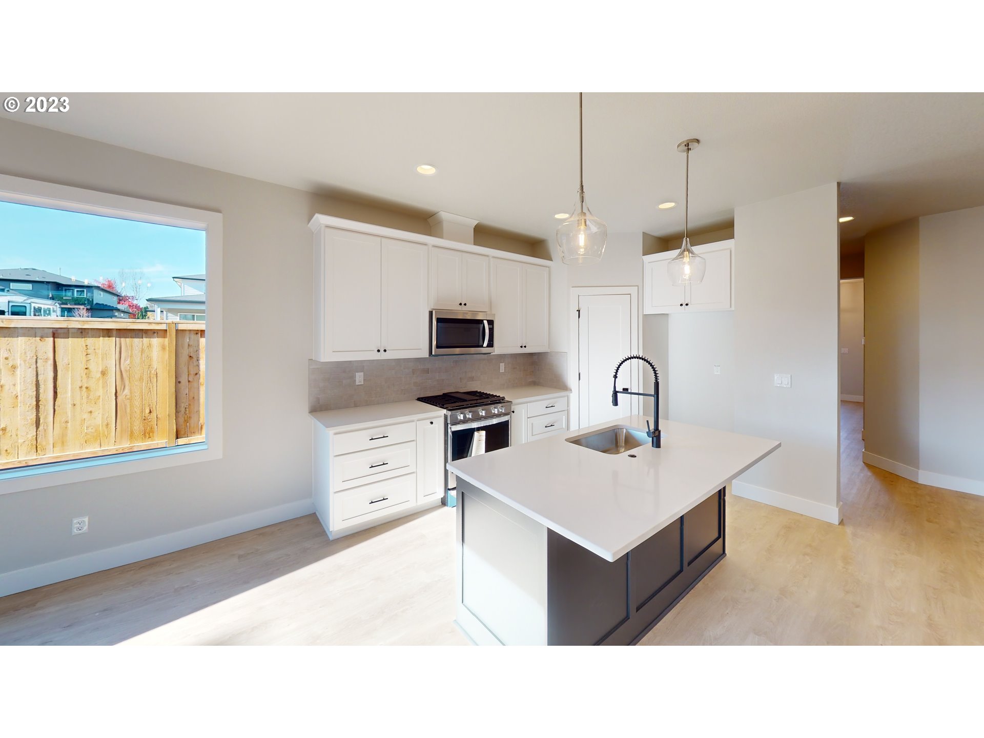 1001 NE 17TH AVE L 9