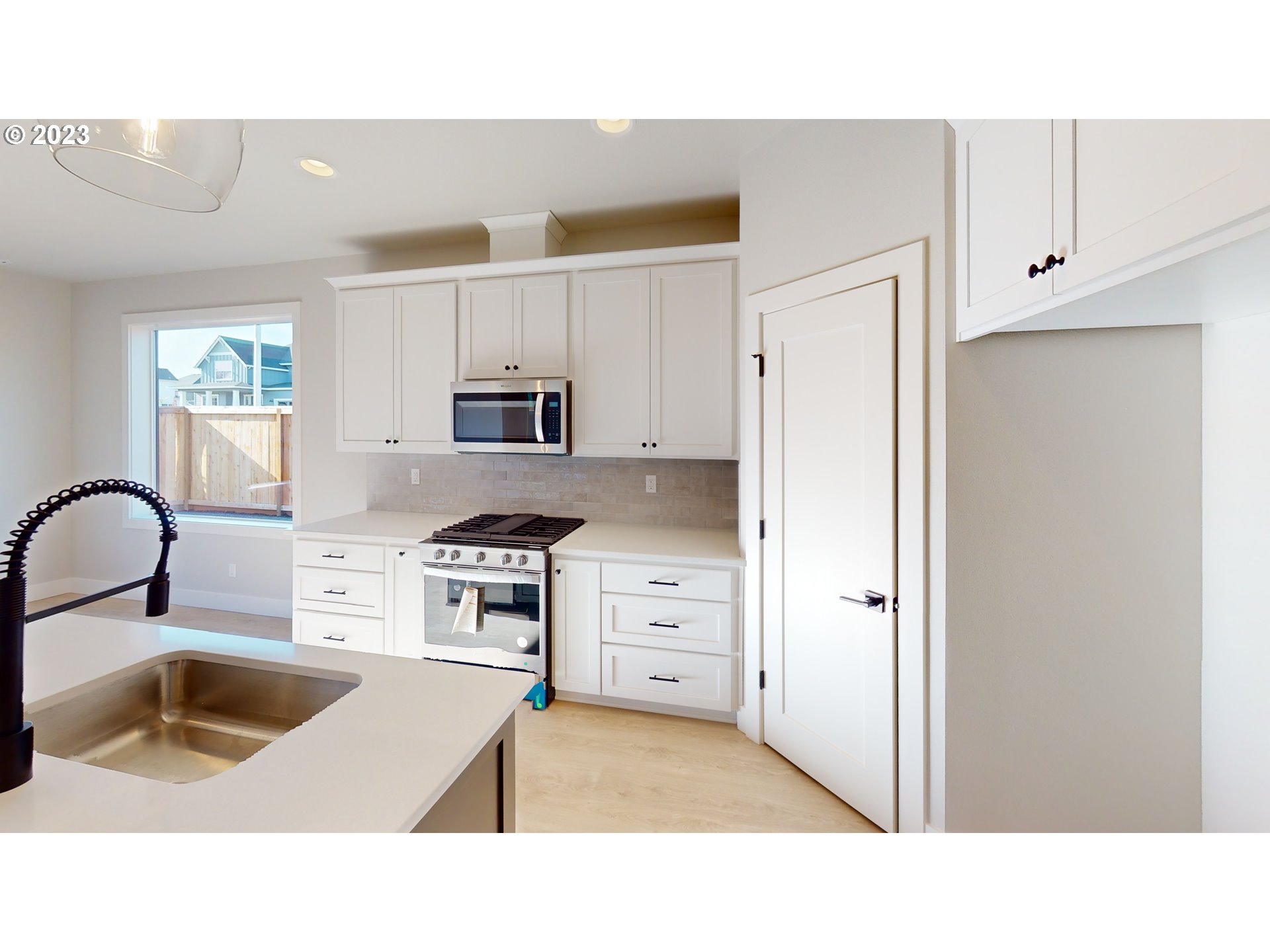 1001 NE 17TH AVE L 9