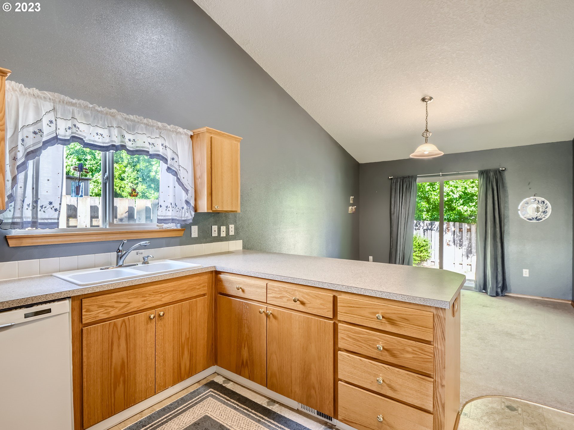 1112 SW IVORY LOOP