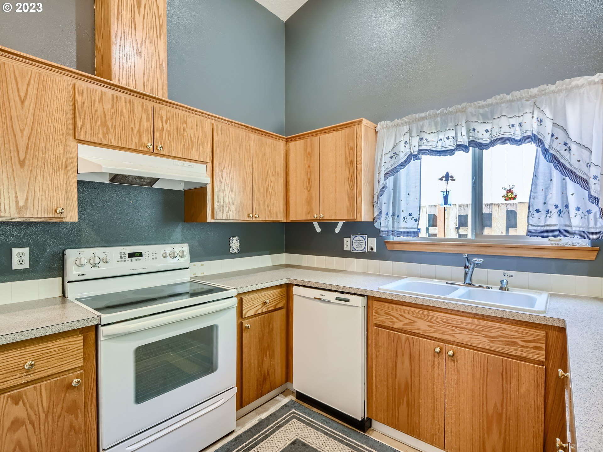 1112 SW IVORY LOOP