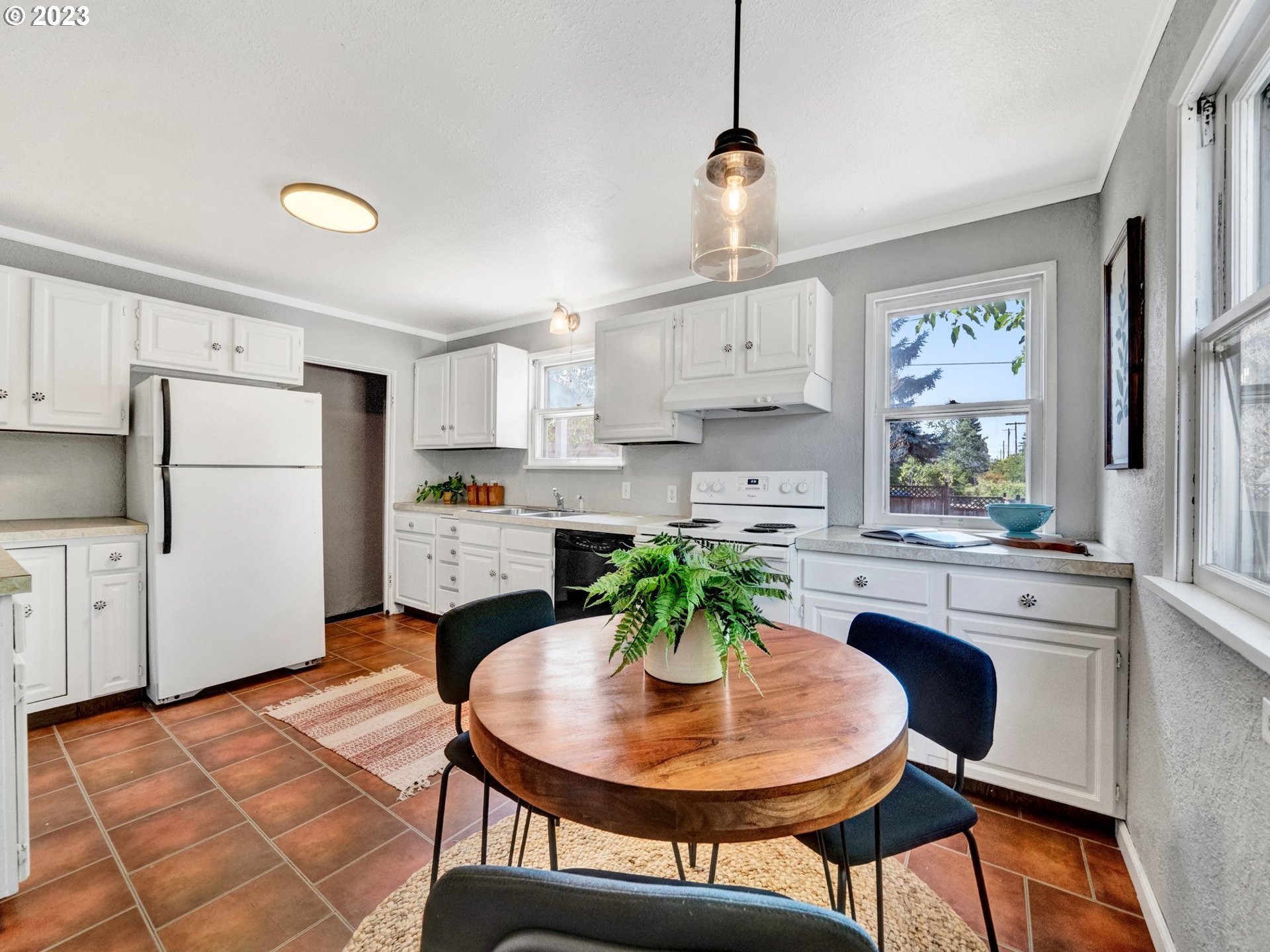 2834 NE GOING ST
