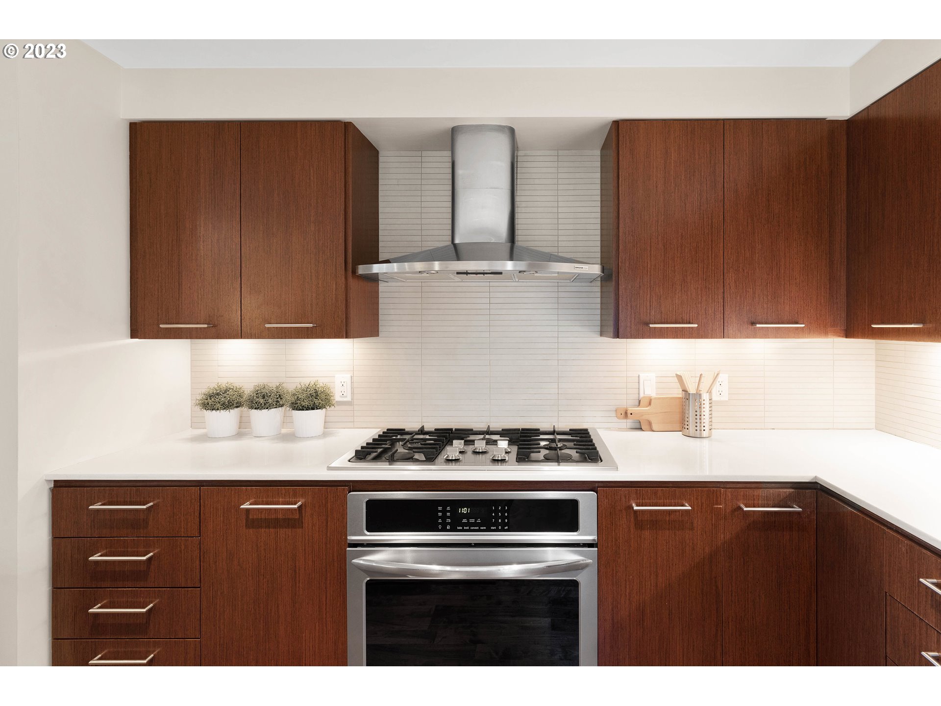 1310 NW NAITO PKWY 505