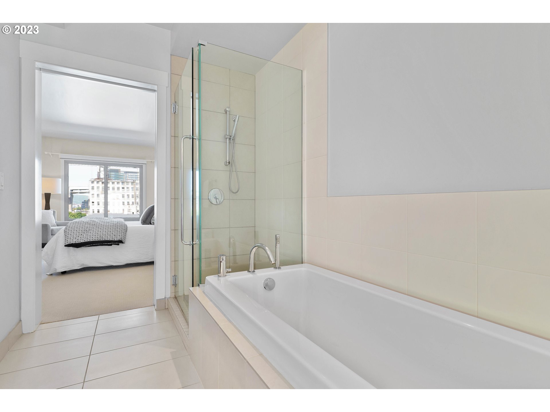 1310 NW NAITO PKWY 505