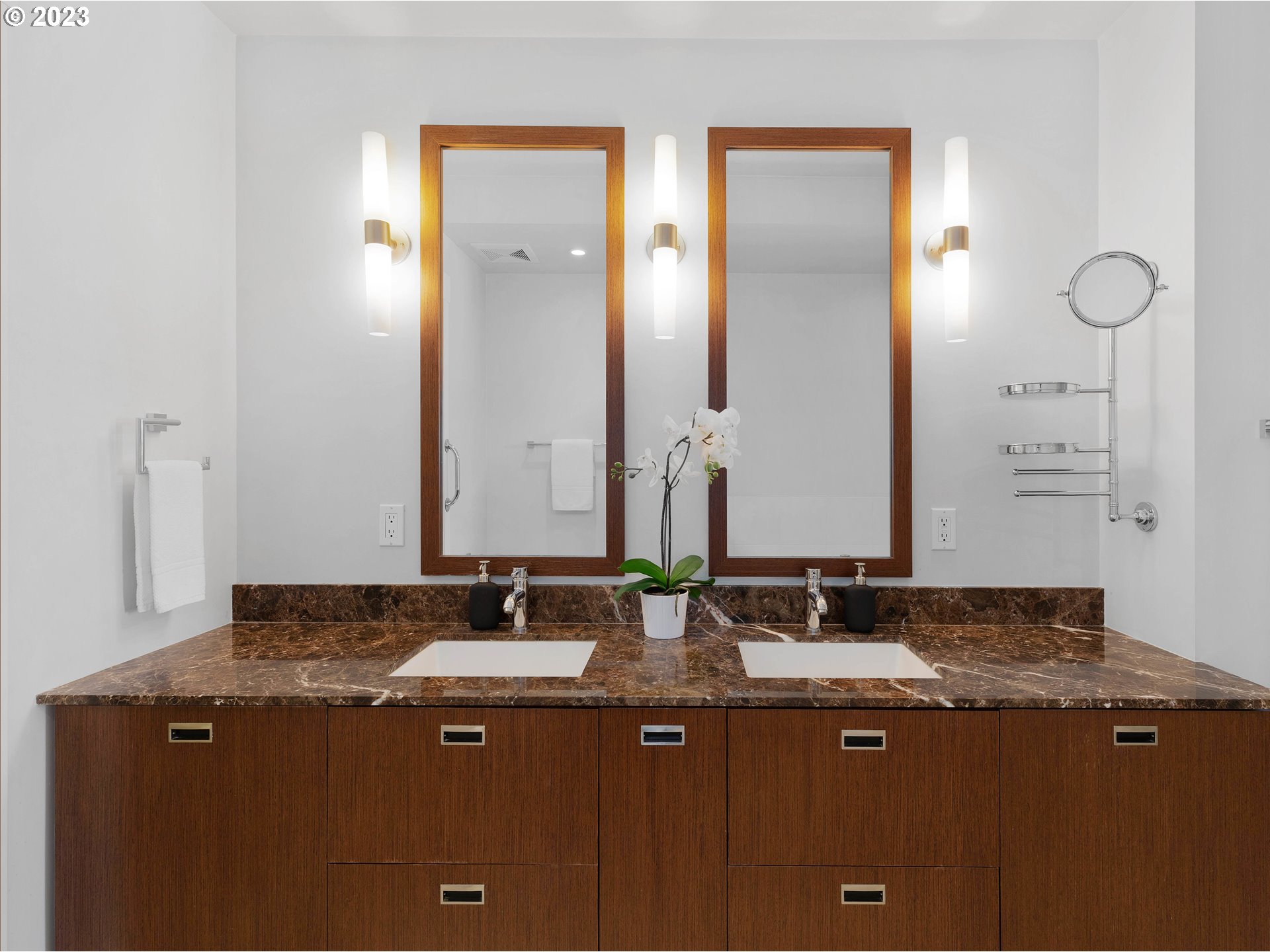 1310 NW NAITO PKWY 505