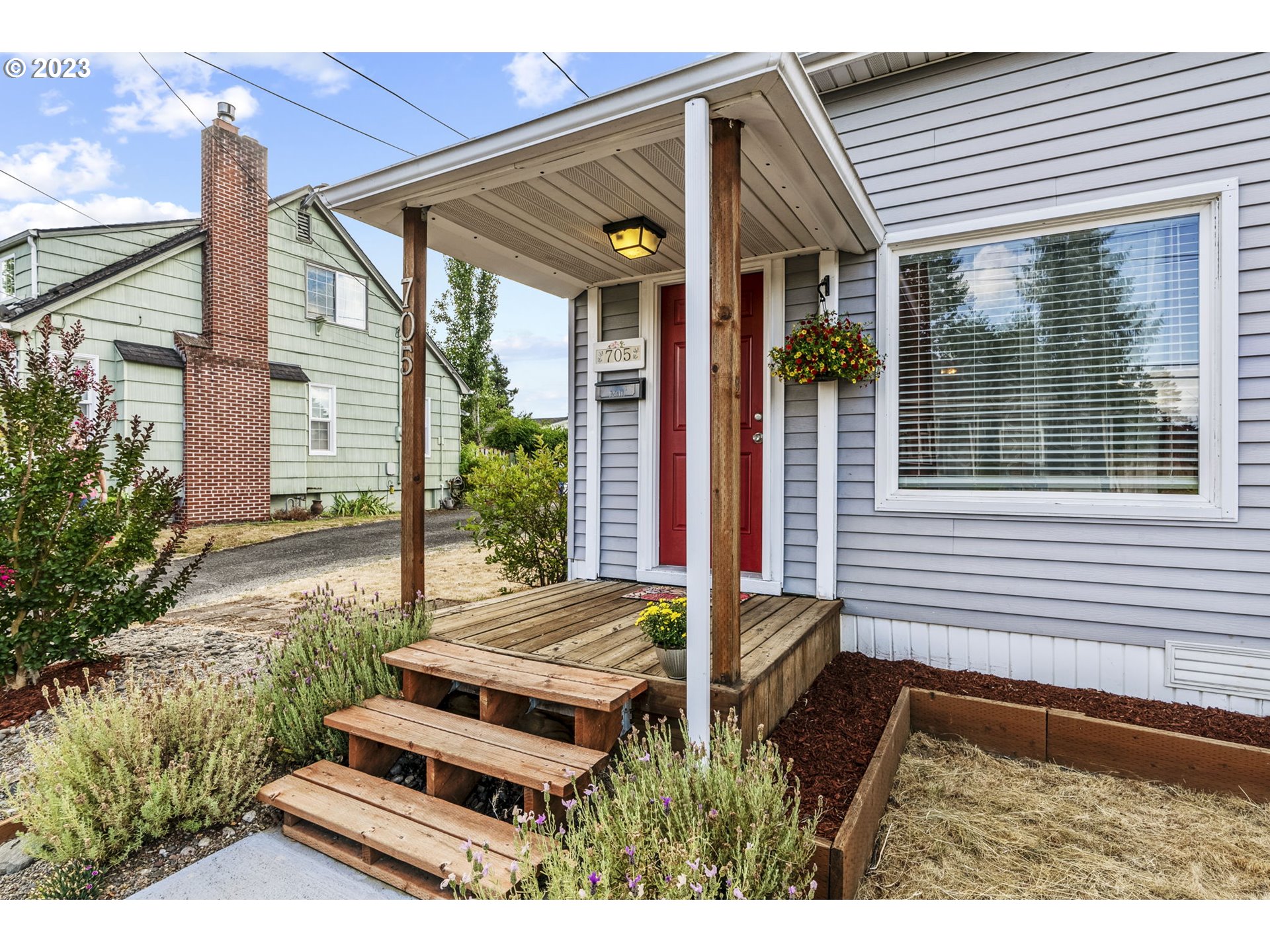 705 N 7TH AVE