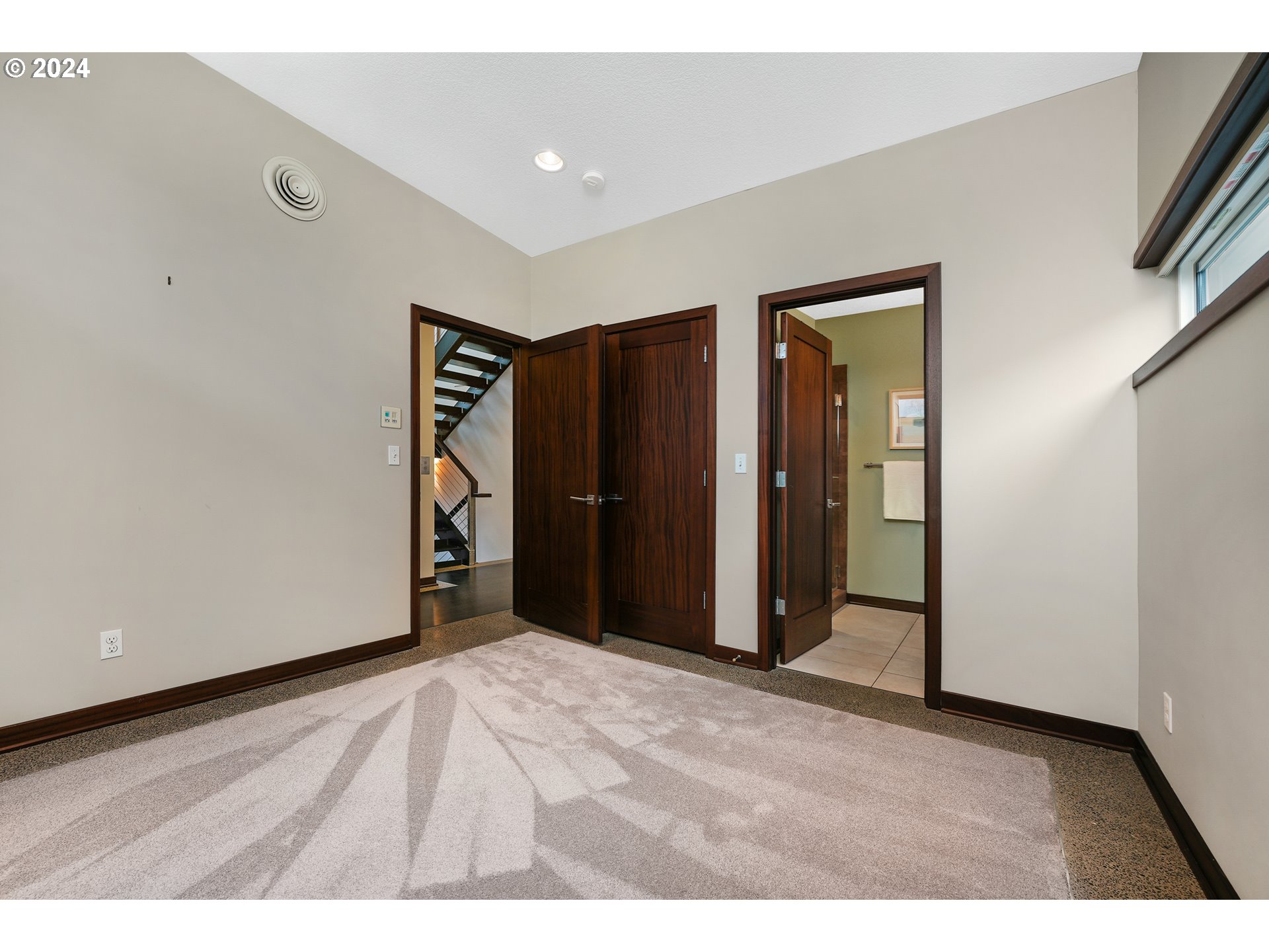 528 NE SACRAMENTO ST