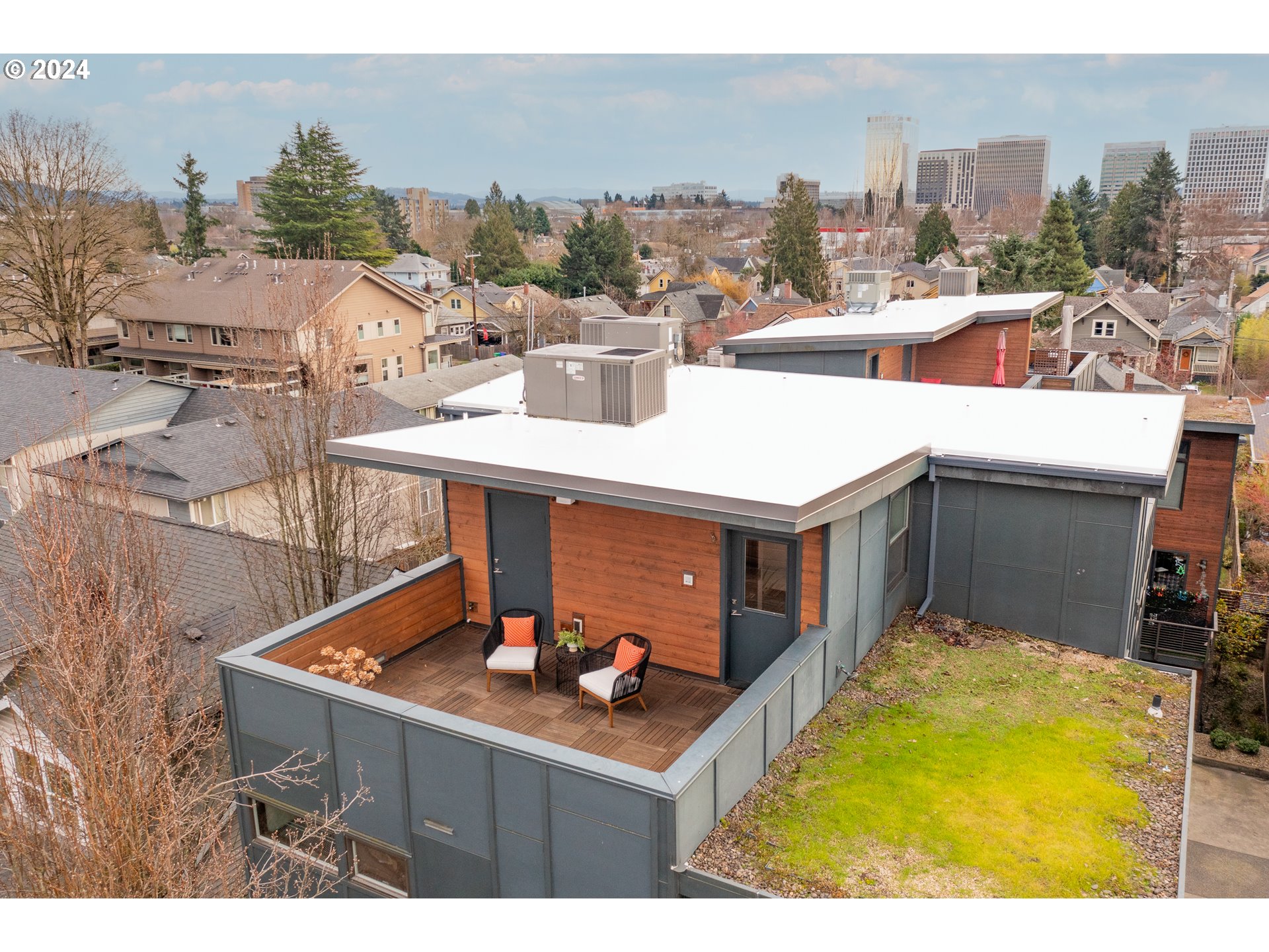 528 NE SACRAMENTO ST