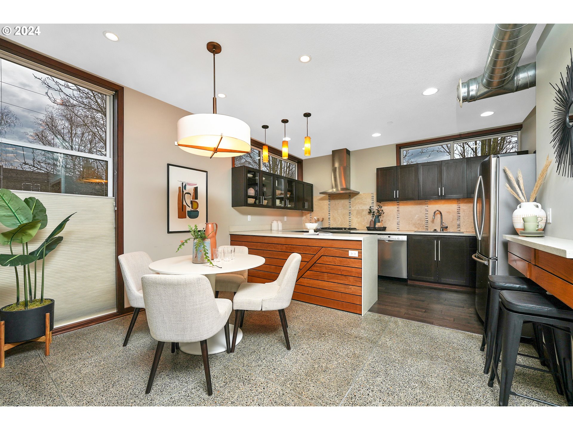 528 NE SACRAMENTO ST