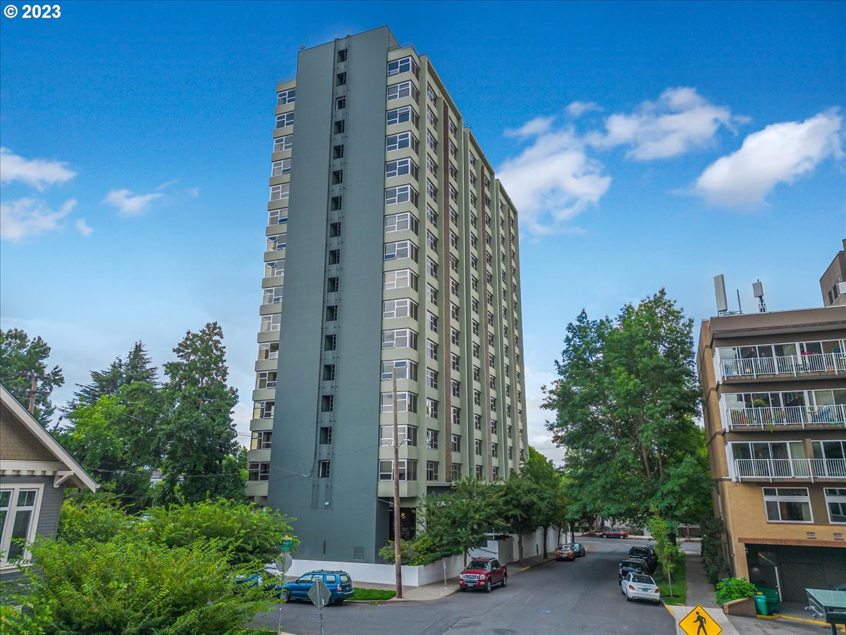 1220 NE 17TH AVE Unit: 6B