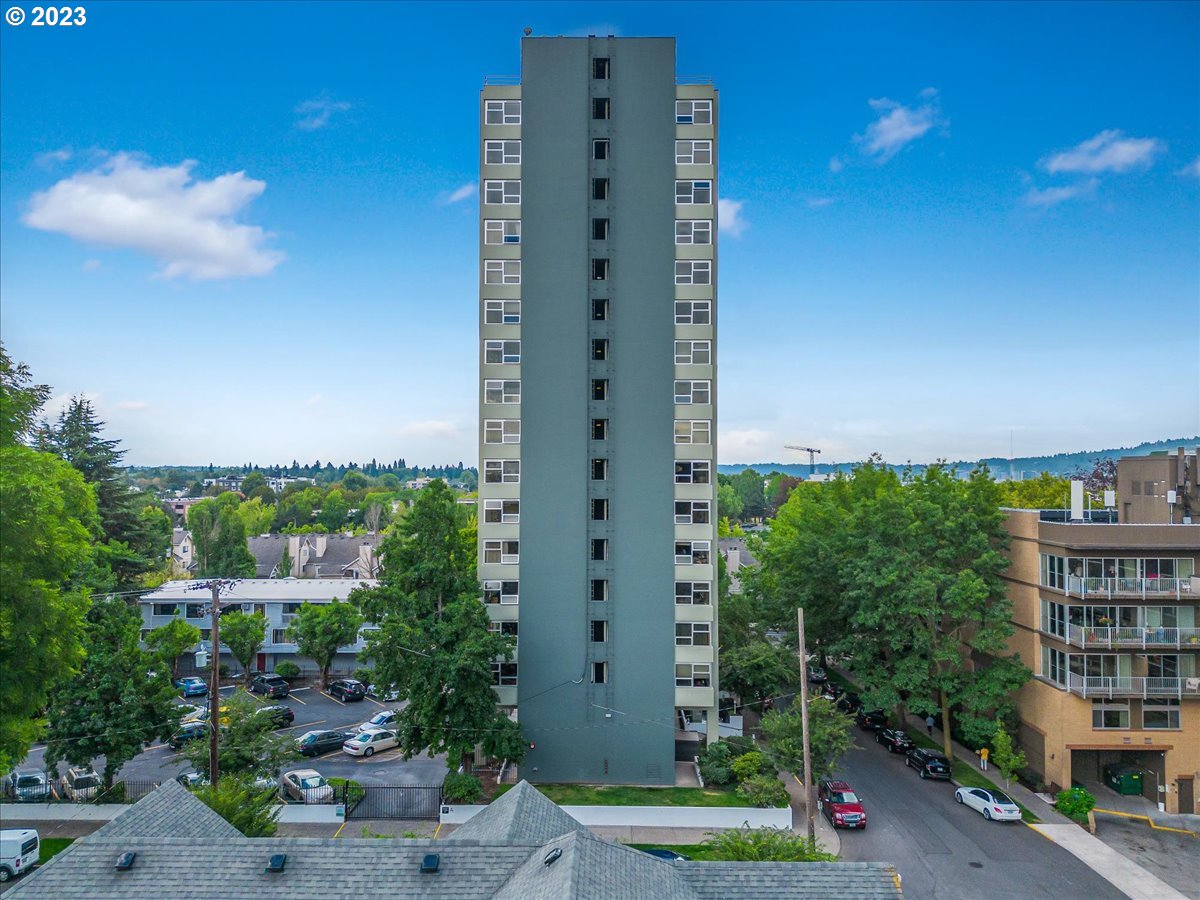 1220 NE 17TH AVE Unit: 6B