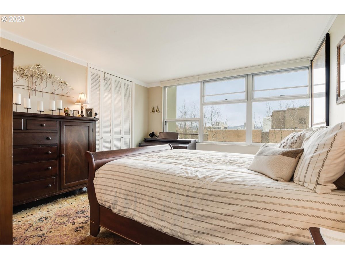 1220 NE 17TH AVE Unit: 6B