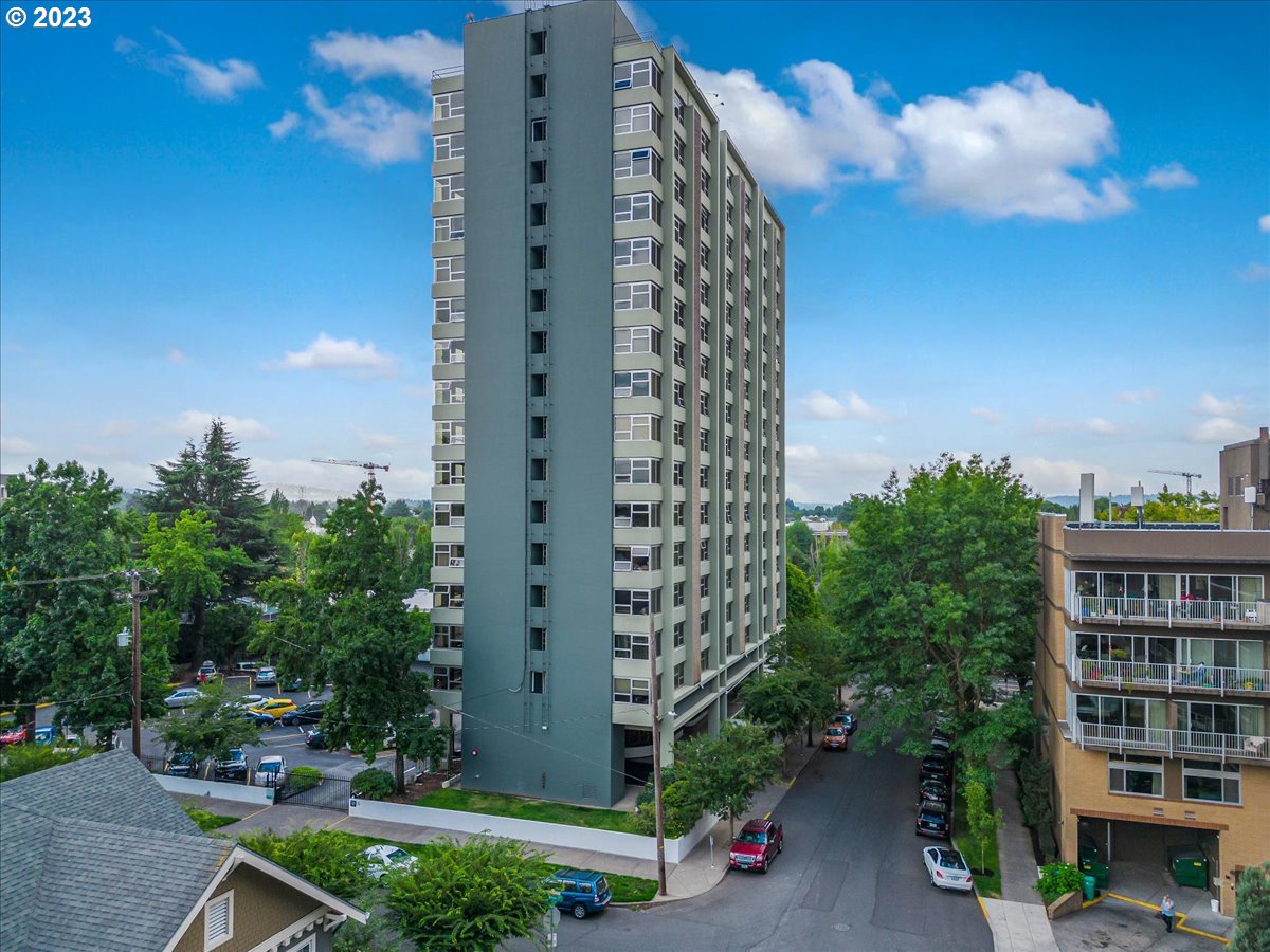 1220 NE 17TH AVE Unit: 6B