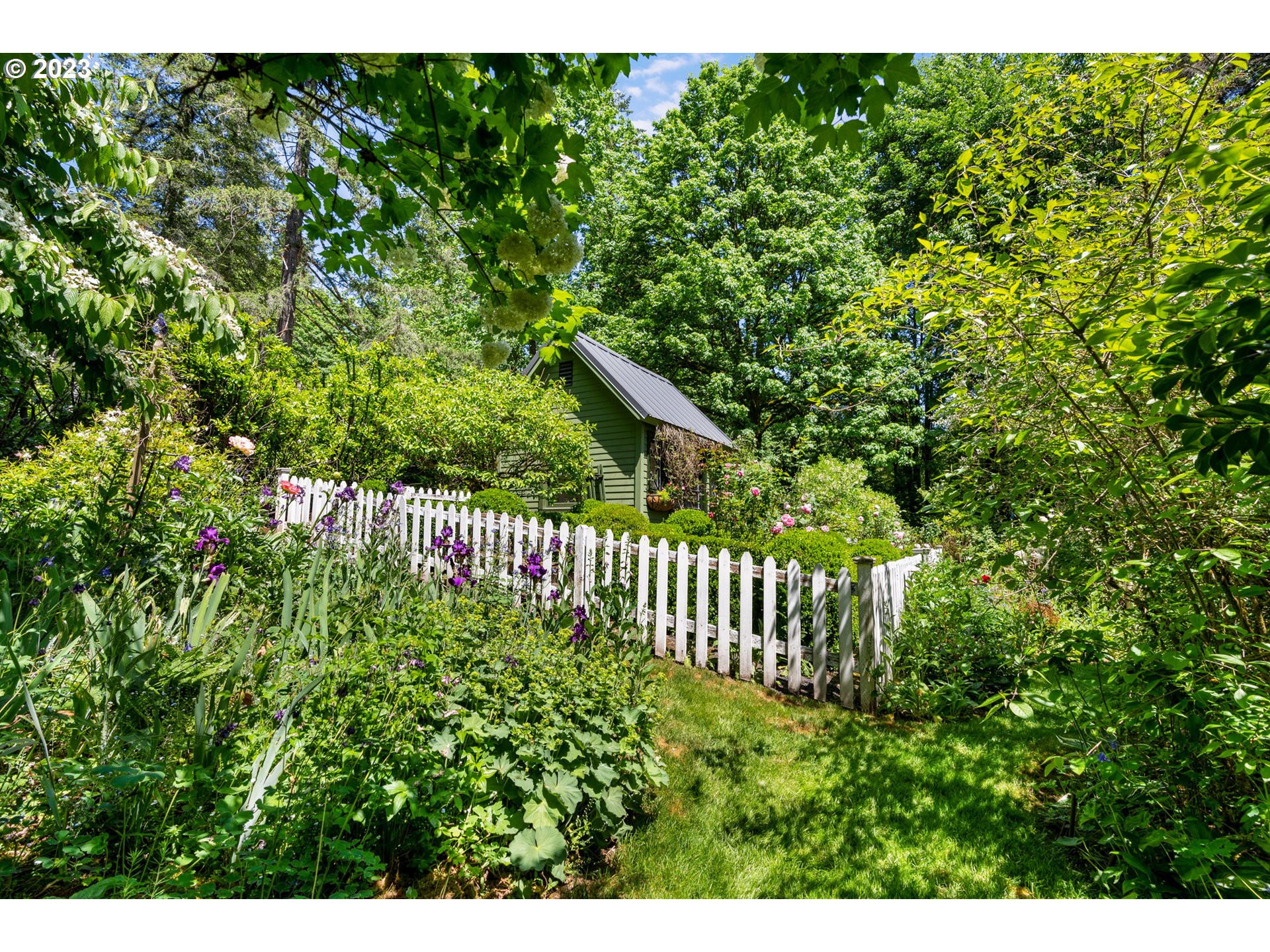 14109 NE MOUNTAIN VIEW DR