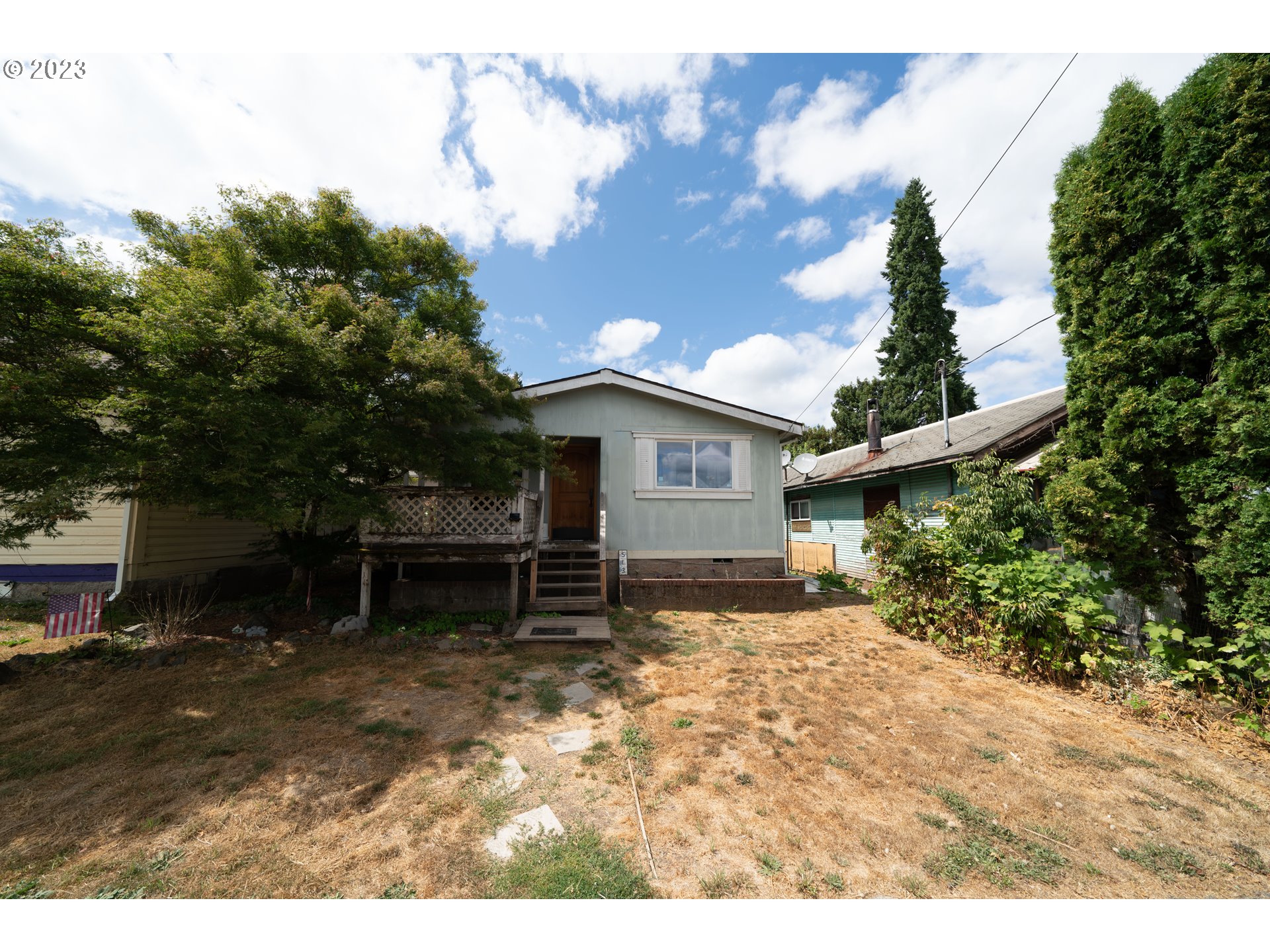 513 ROSE AVE