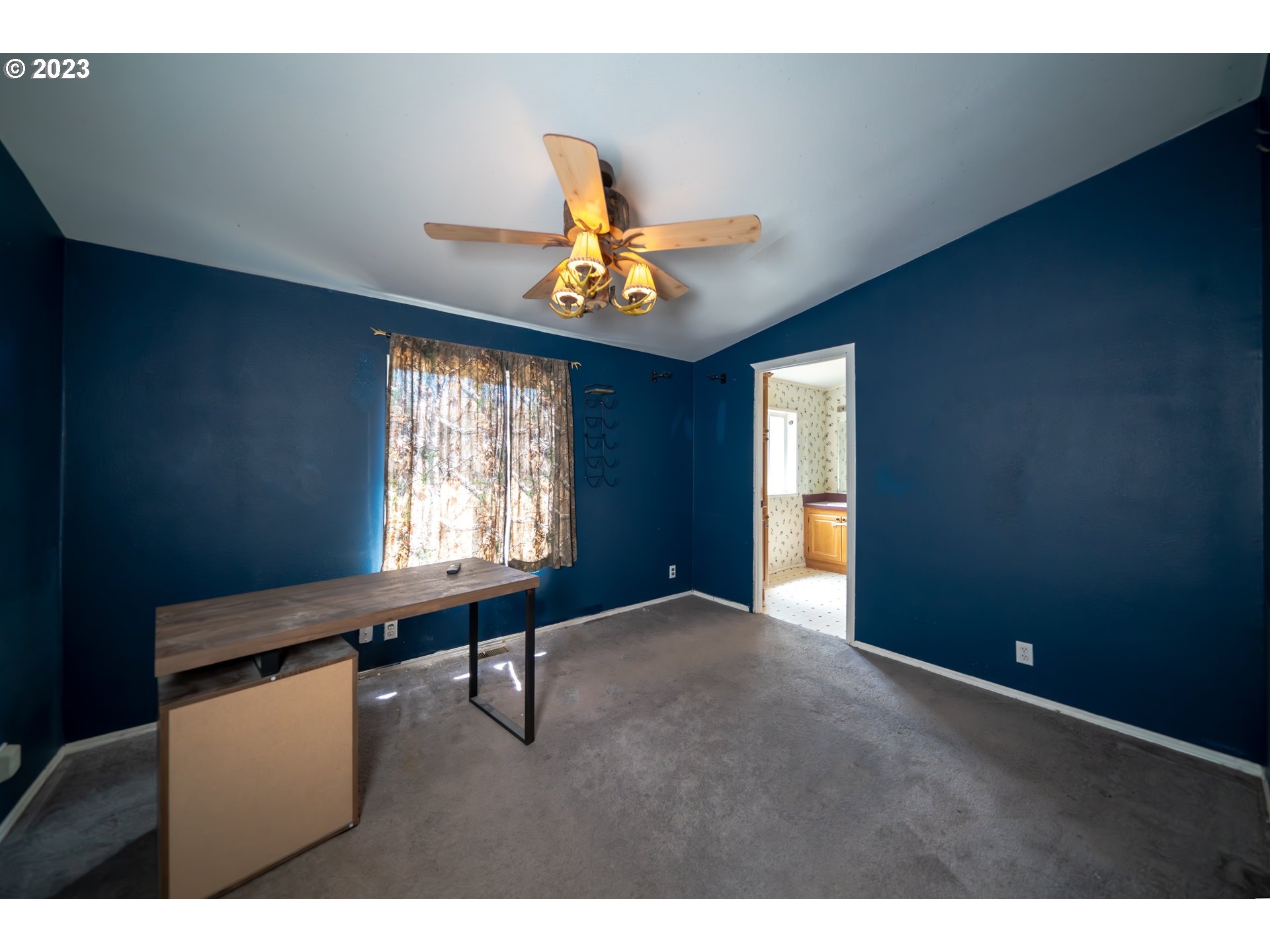 513 ROSE AVE