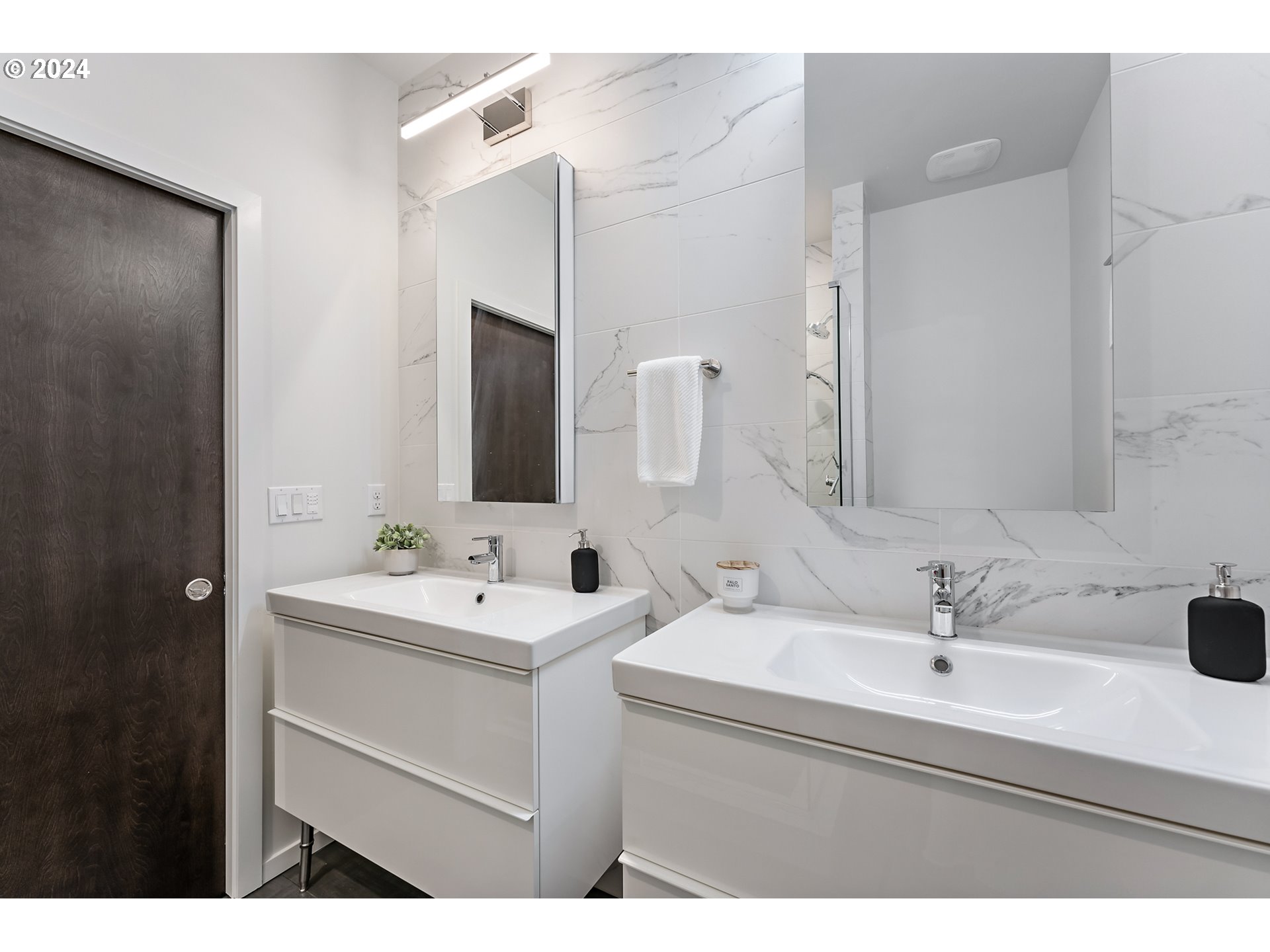 3579 N VANCOUVER AVE