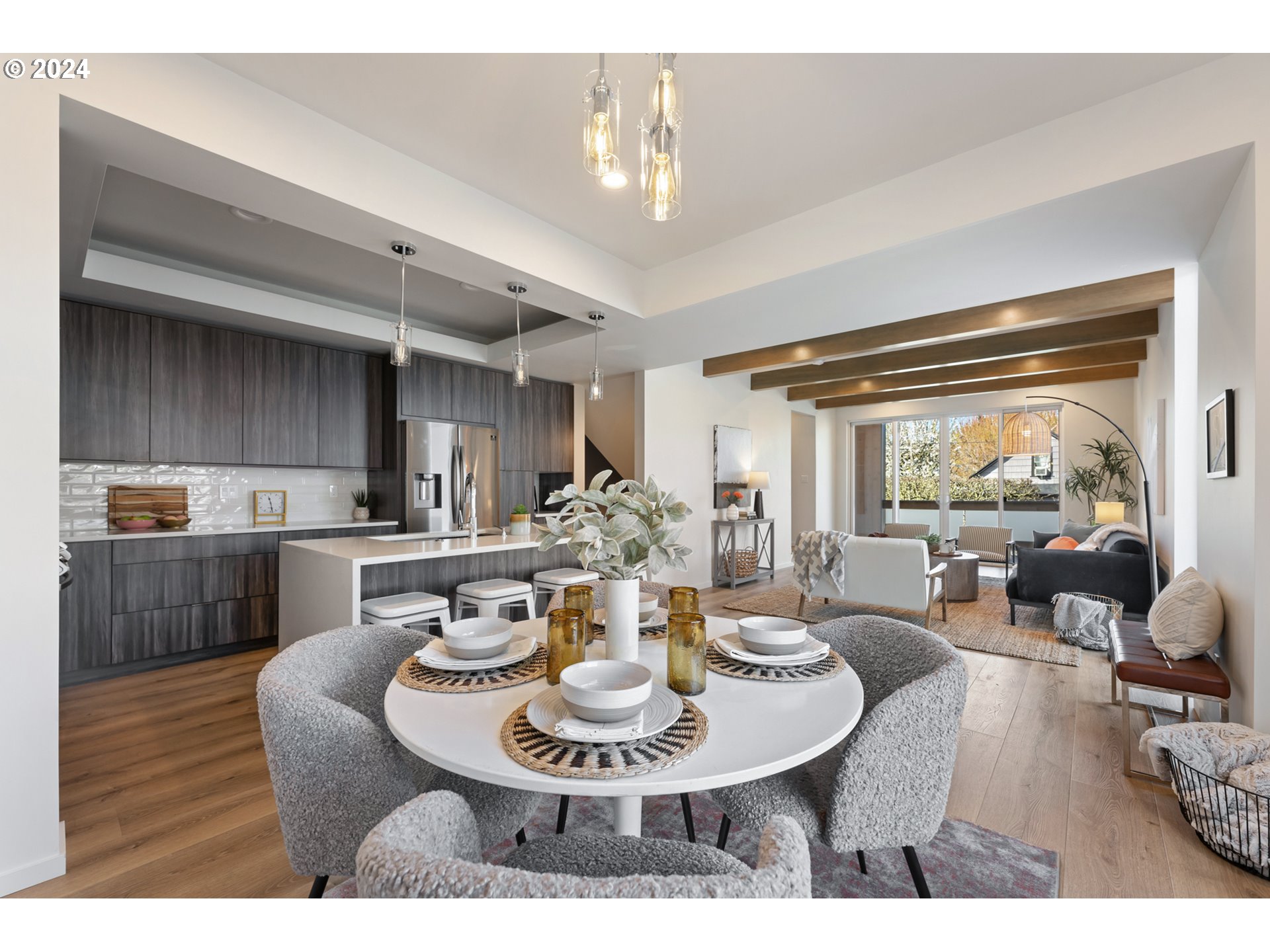 3579 N VANCOUVER AVE