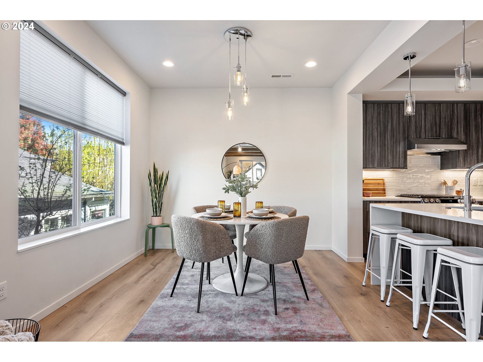 3579 N VANCOUVER AVE