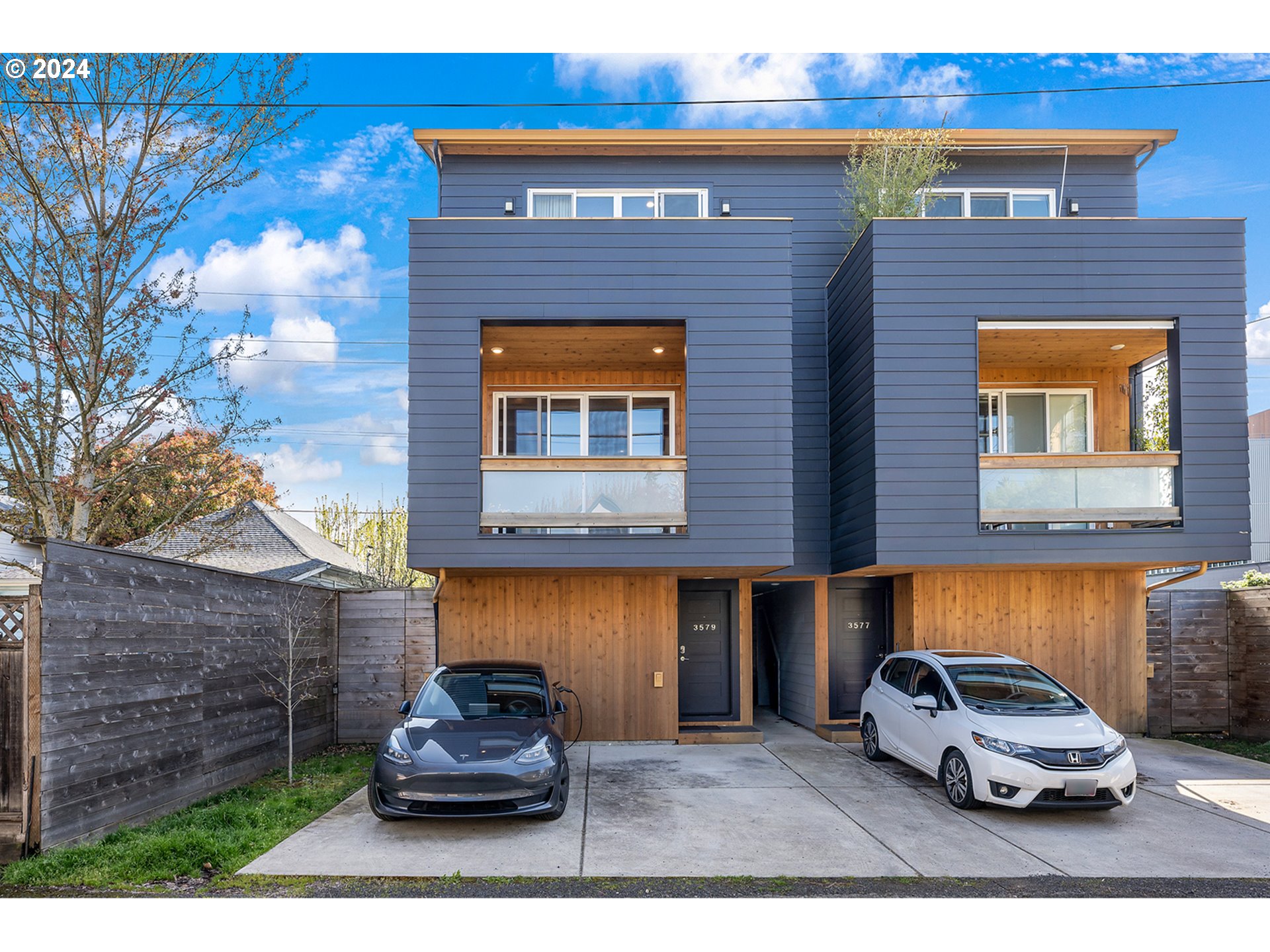 3579 N VANCOUVER AVE