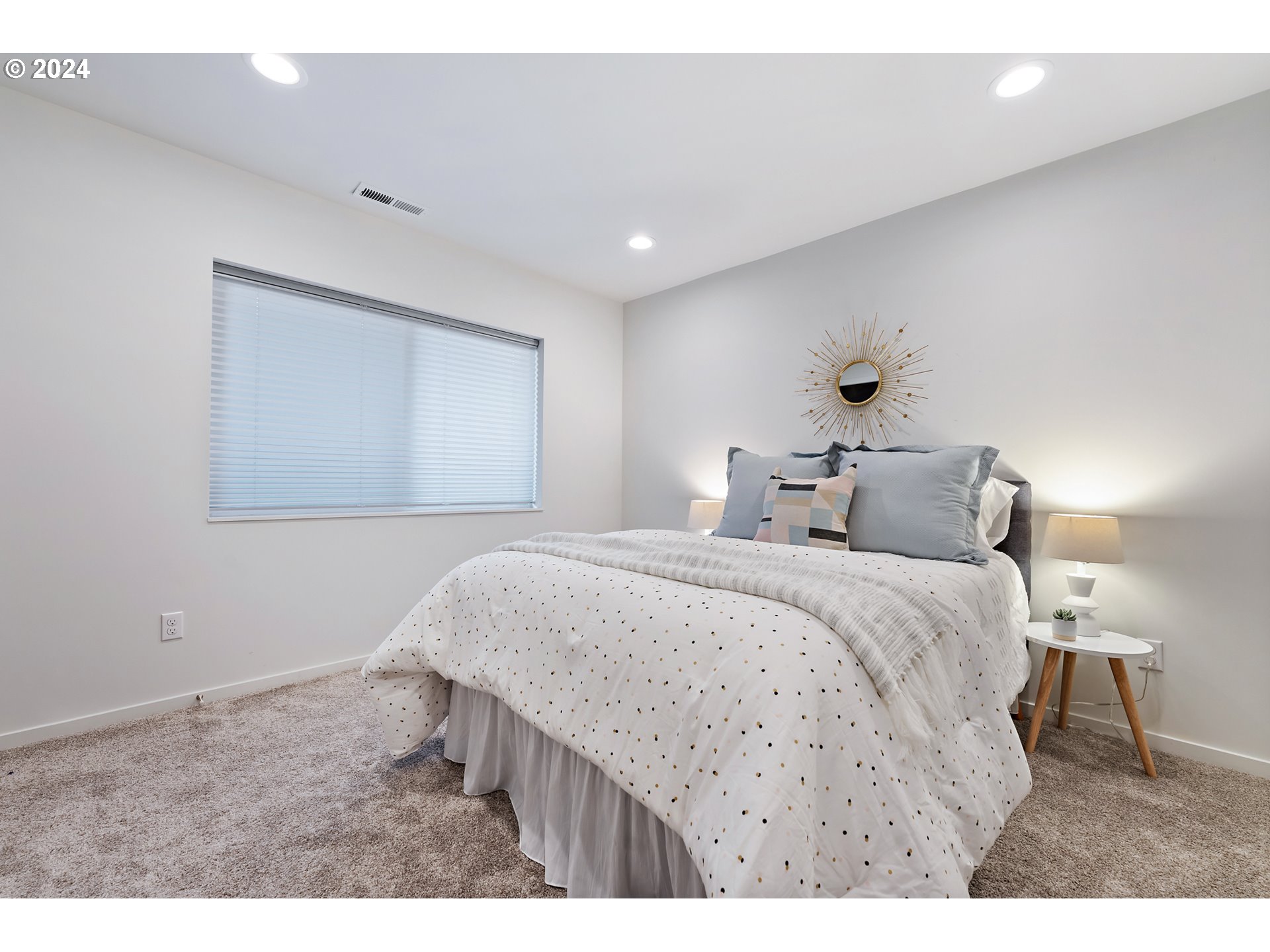 3579 N VANCOUVER AVE