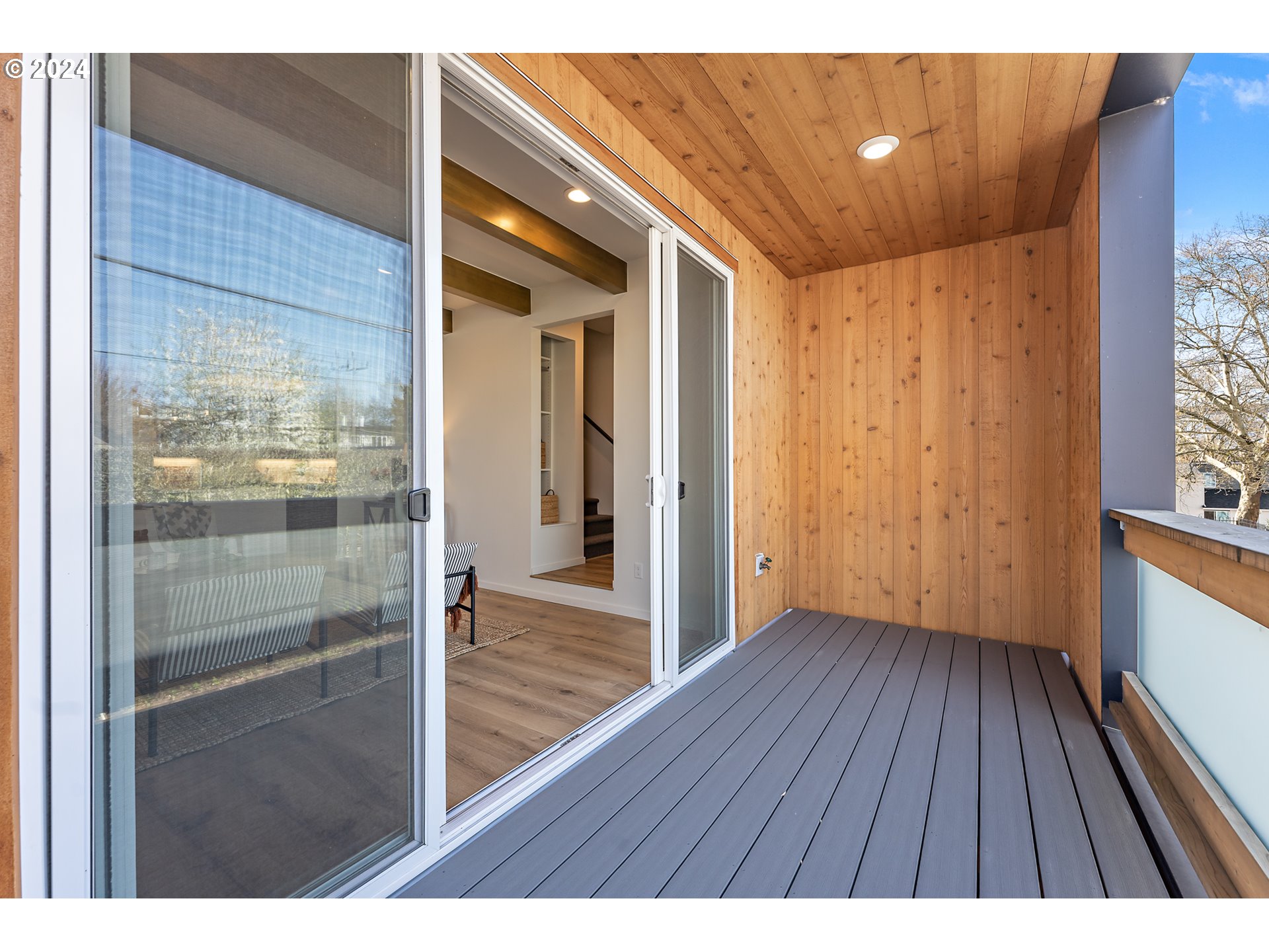 3579 N VANCOUVER AVE