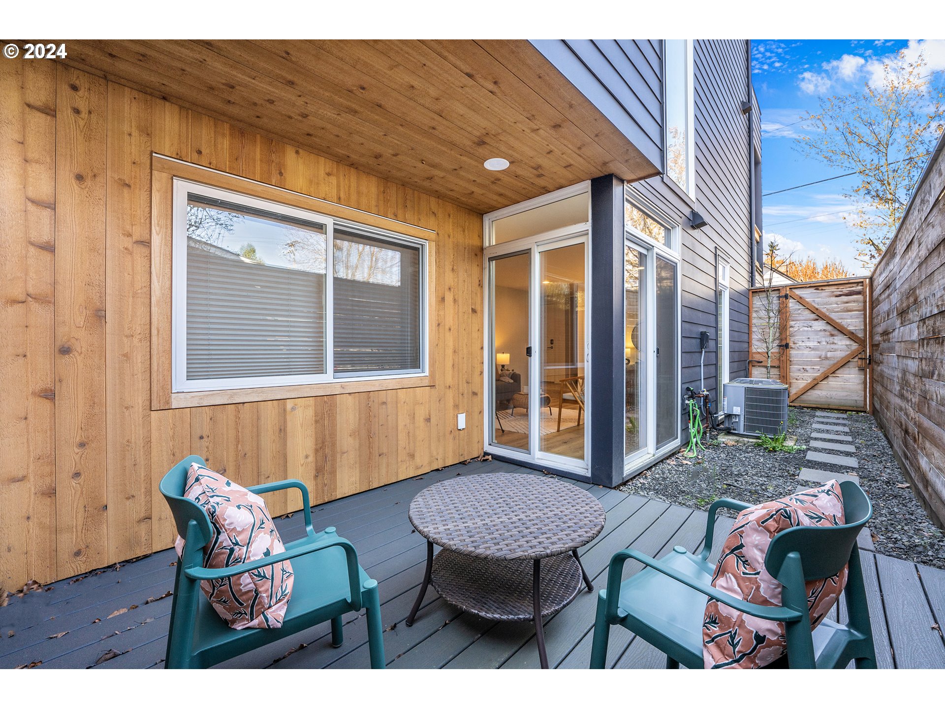 3579 N VANCOUVER AVE