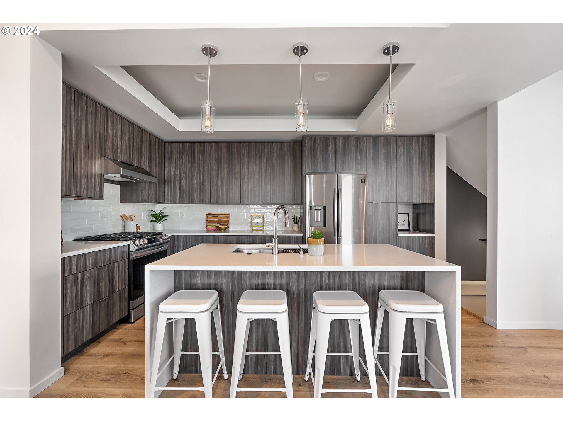 3579 N VANCOUVER AVE