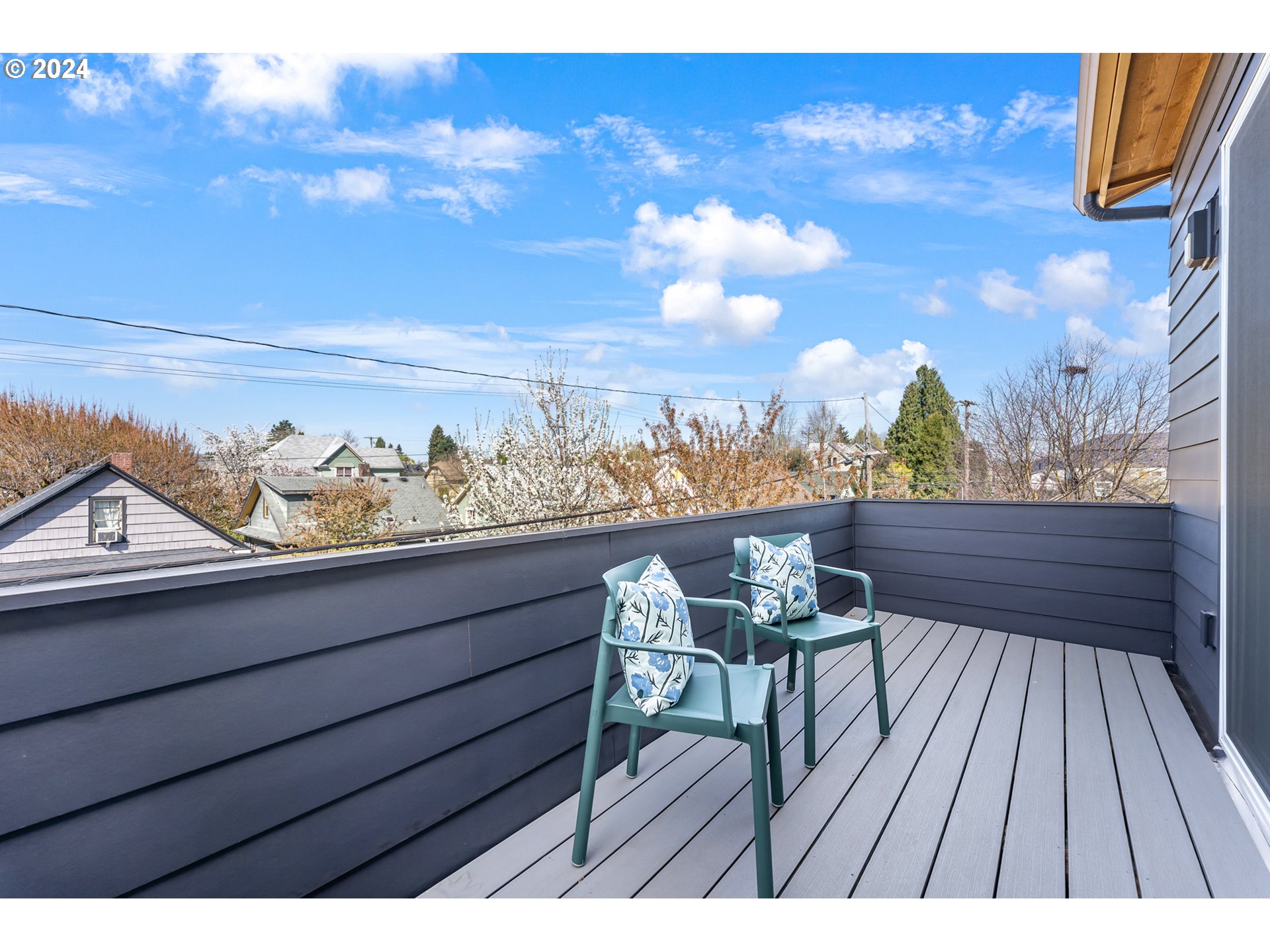 3579 N VANCOUVER AVE