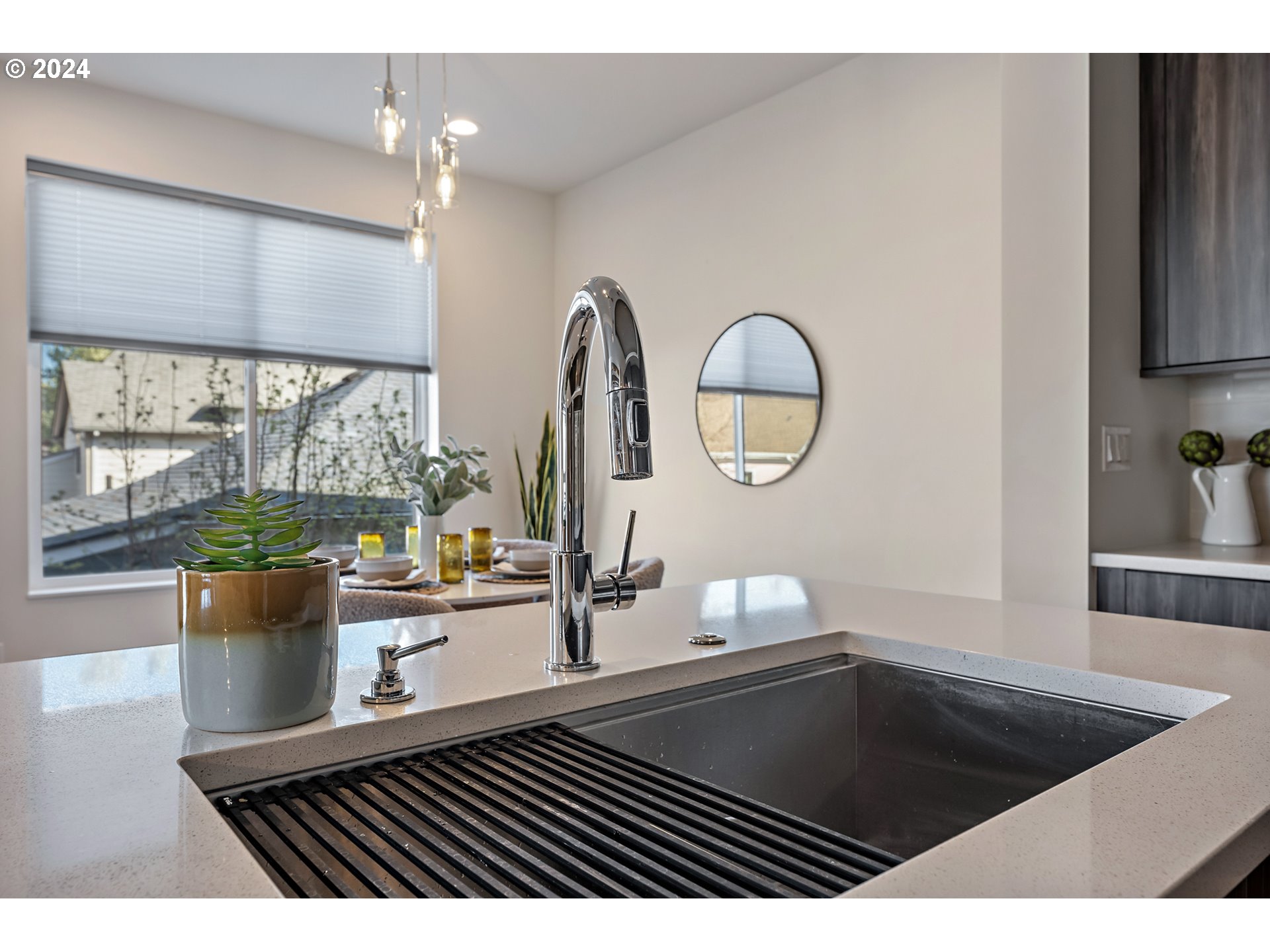 3579 N VANCOUVER AVE