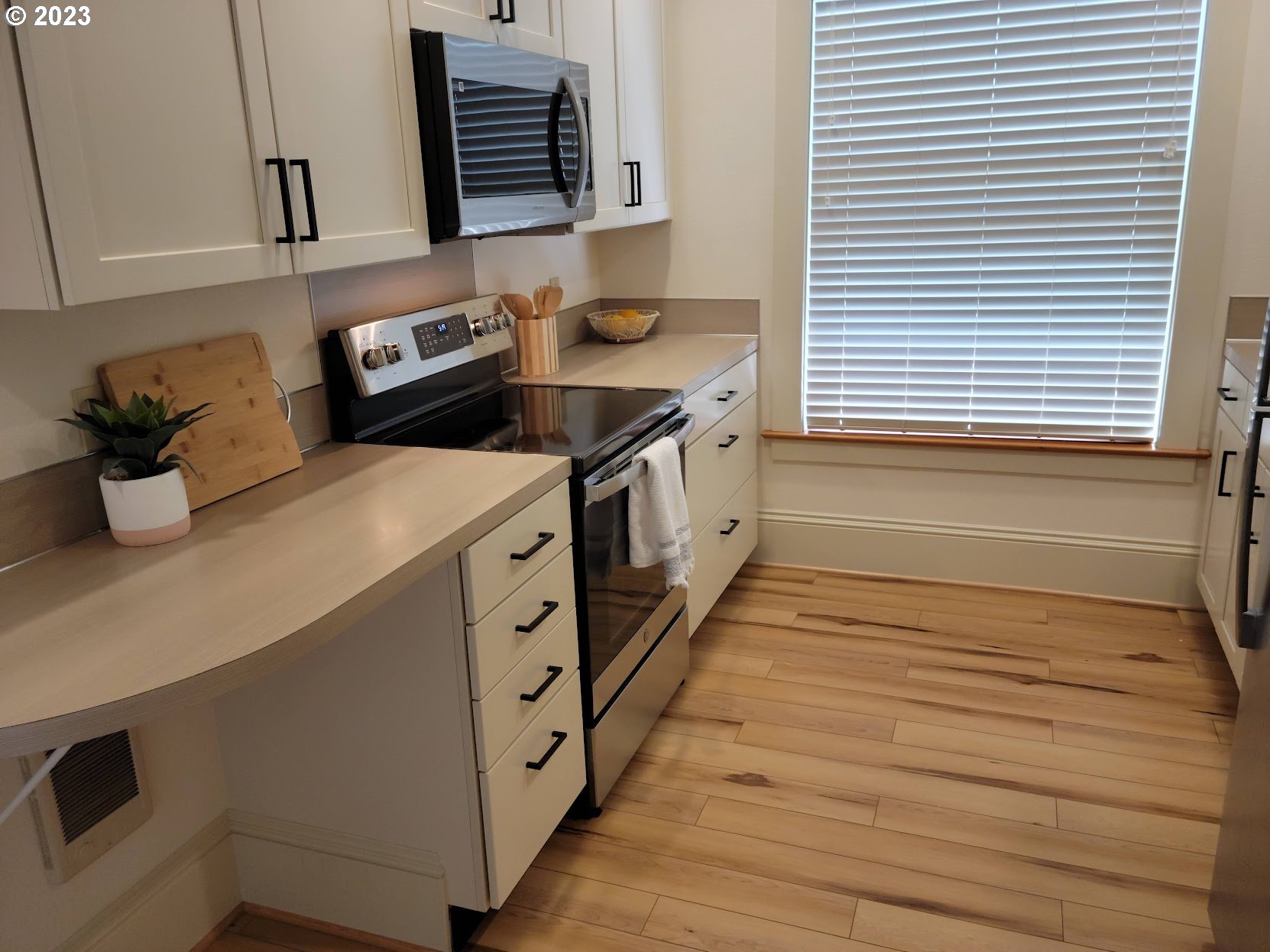 4318 SE MILWAUKIE AVE