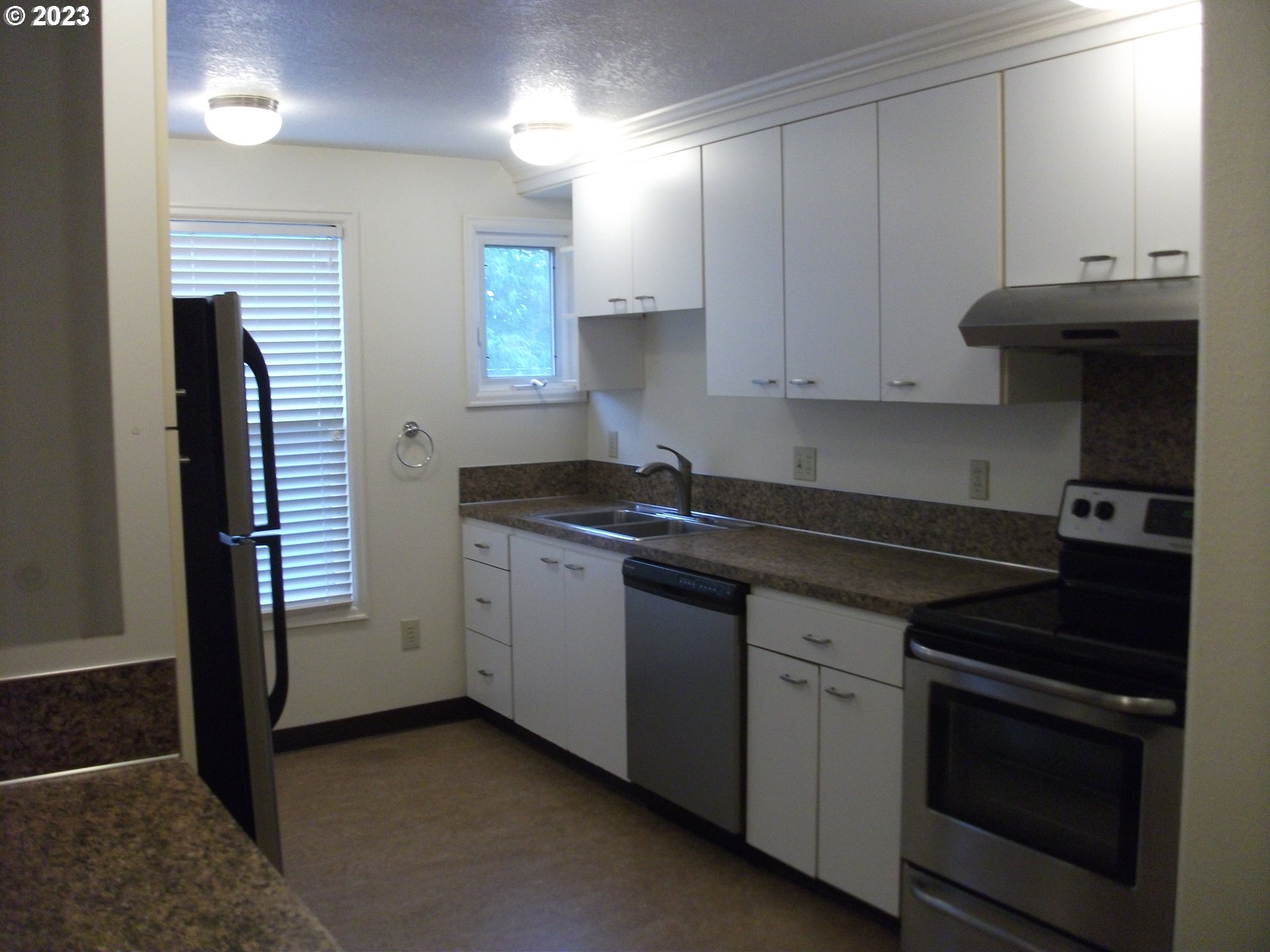 4318 SE MILWAUKIE AVE