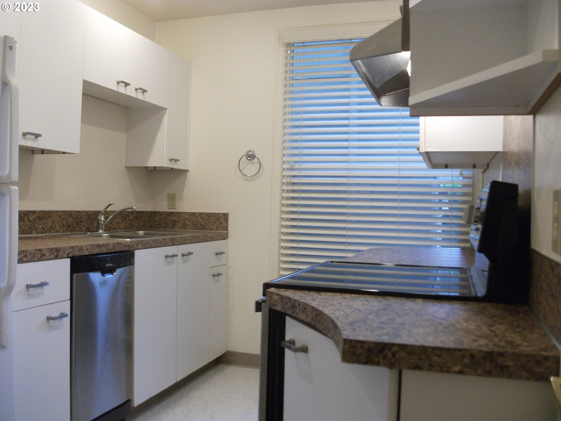 4318 SE MILWAUKIE AVE