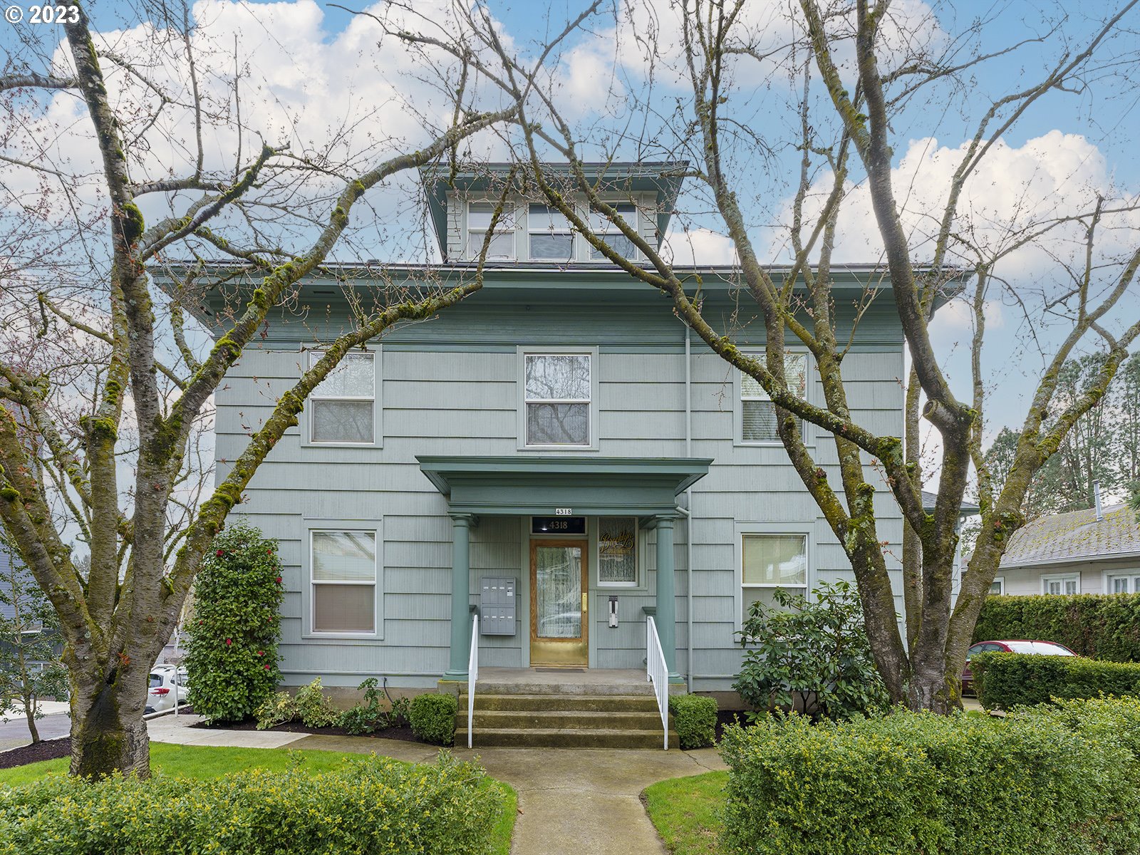 4318 SE MILWAUKIE AVE