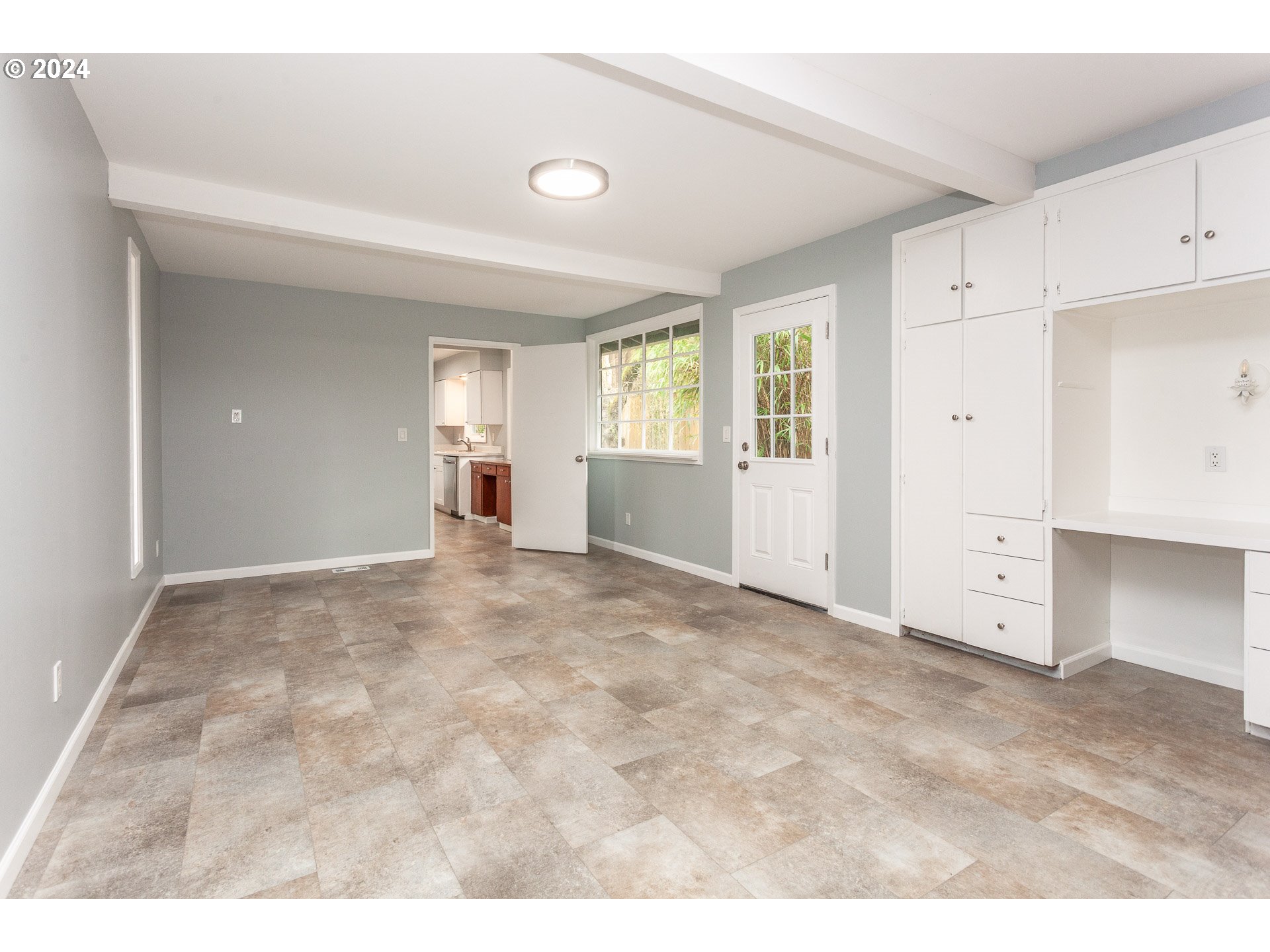 16184 LAKE FOREST BLVD